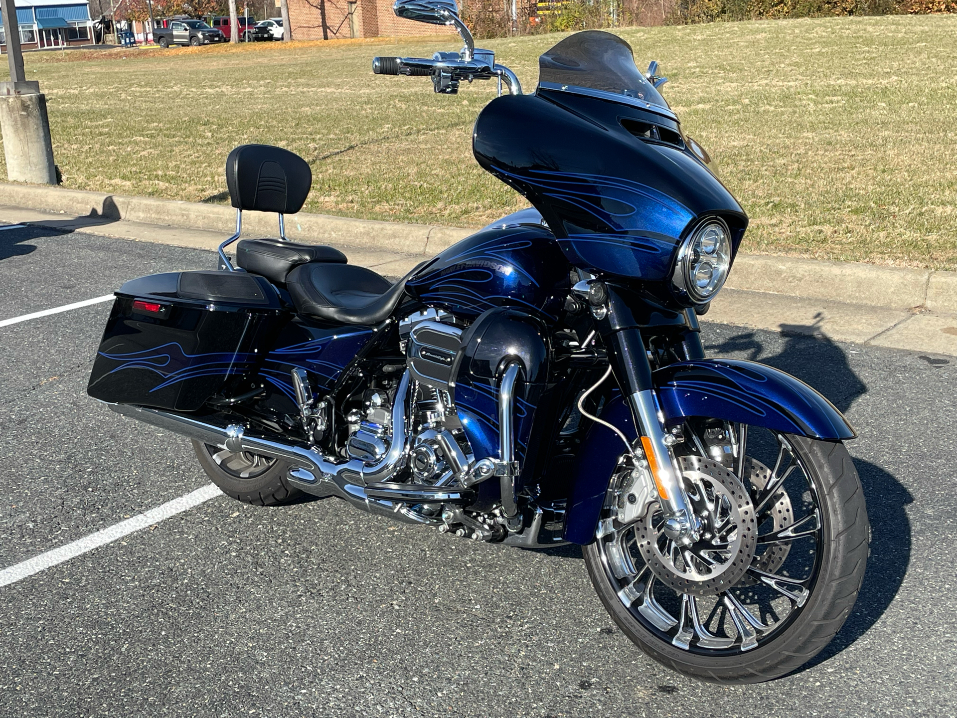 2016 Harley-Davidson CVO™ Street Glide® in Dumfries, Virginia - Photo 2