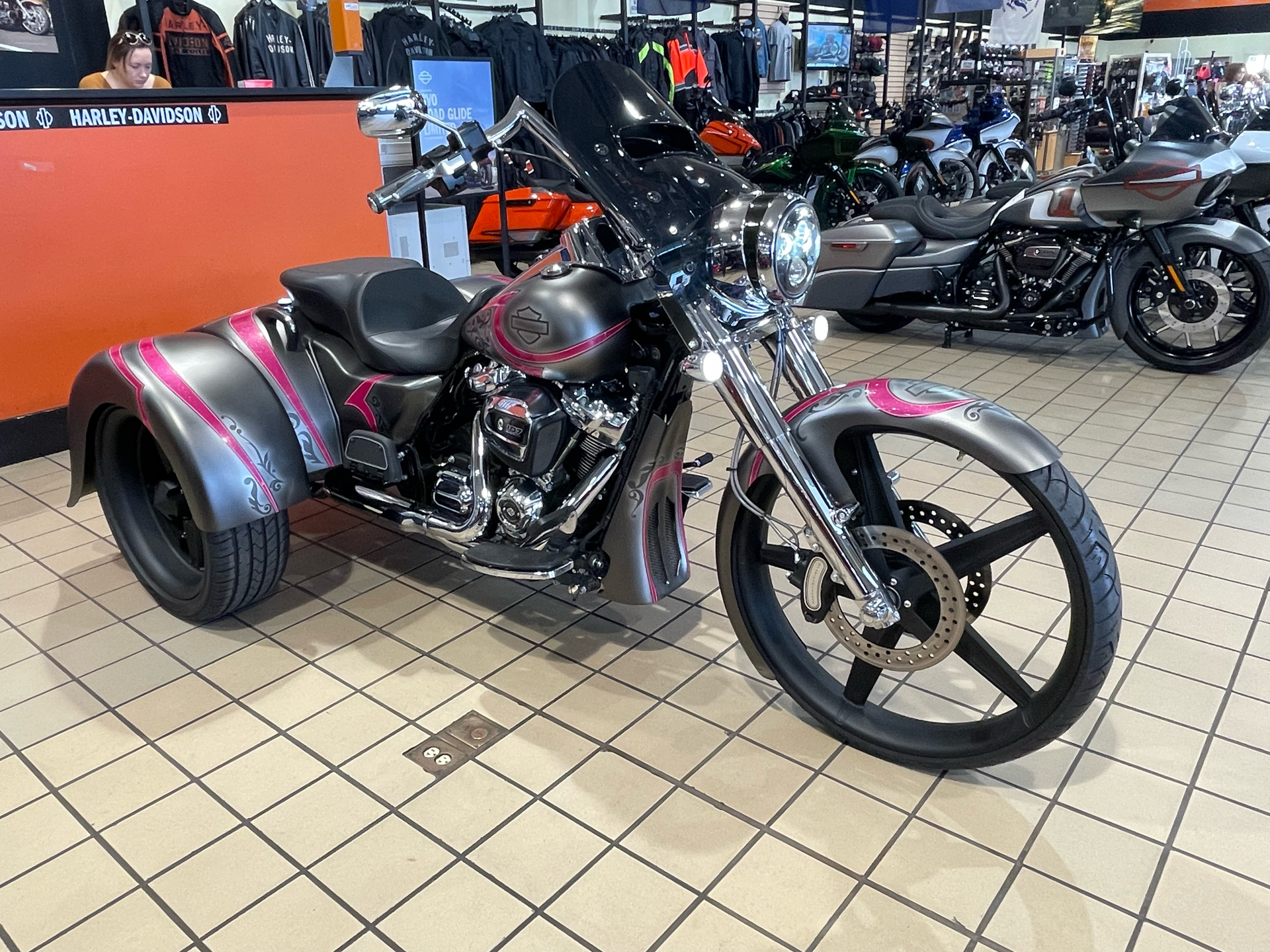 2018 Harley-Davidson Freewheeler® in Dumfries, Virginia - Photo 2