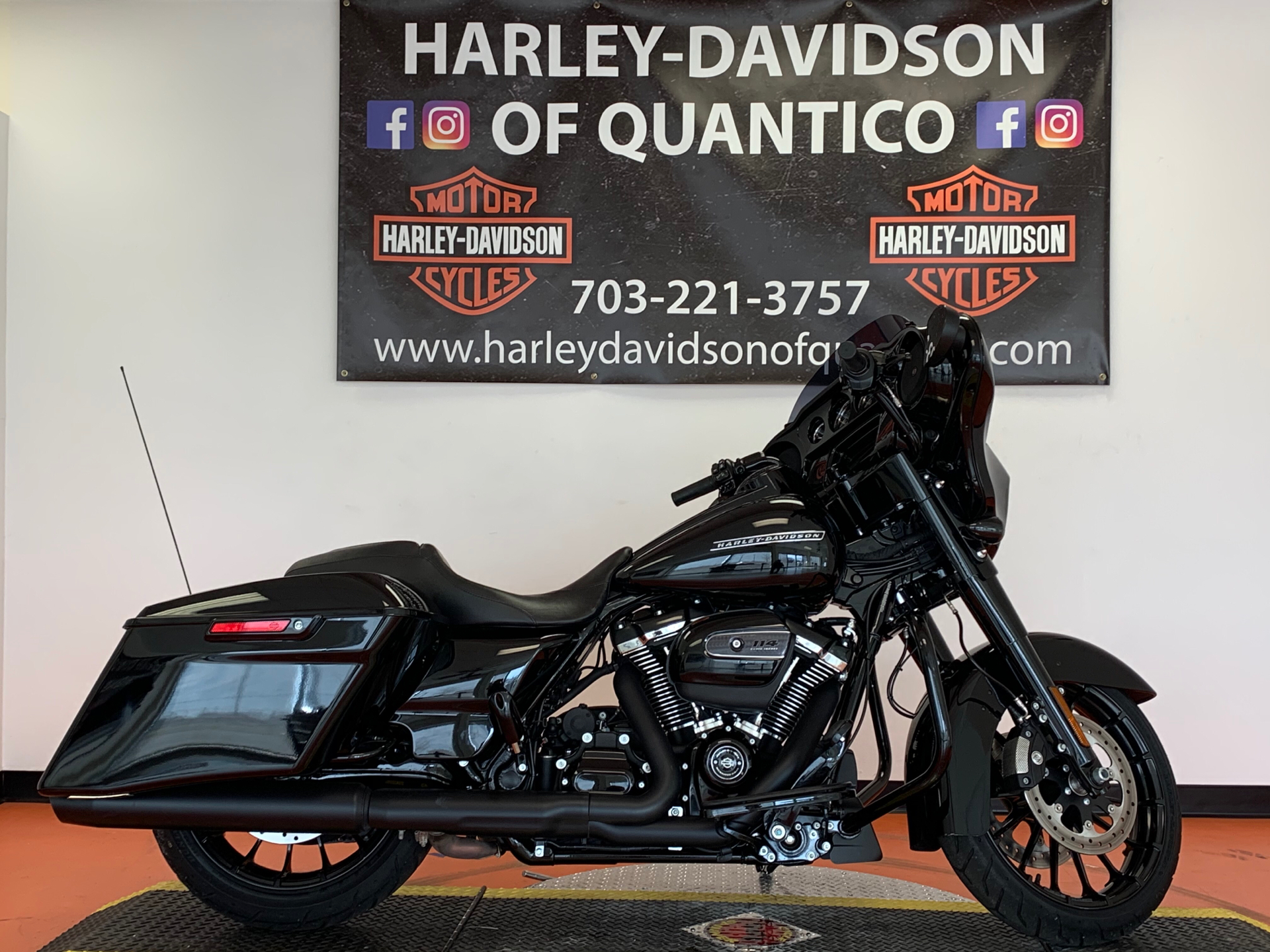 Harley Davidson Street Glide Blacked Out Promotion Off68