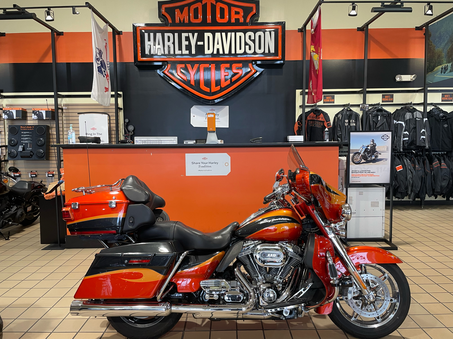 2013 Harley-Davidson CVO™ Ultra Classic® Electra Glide® in Dumfries, Virginia - Photo 1