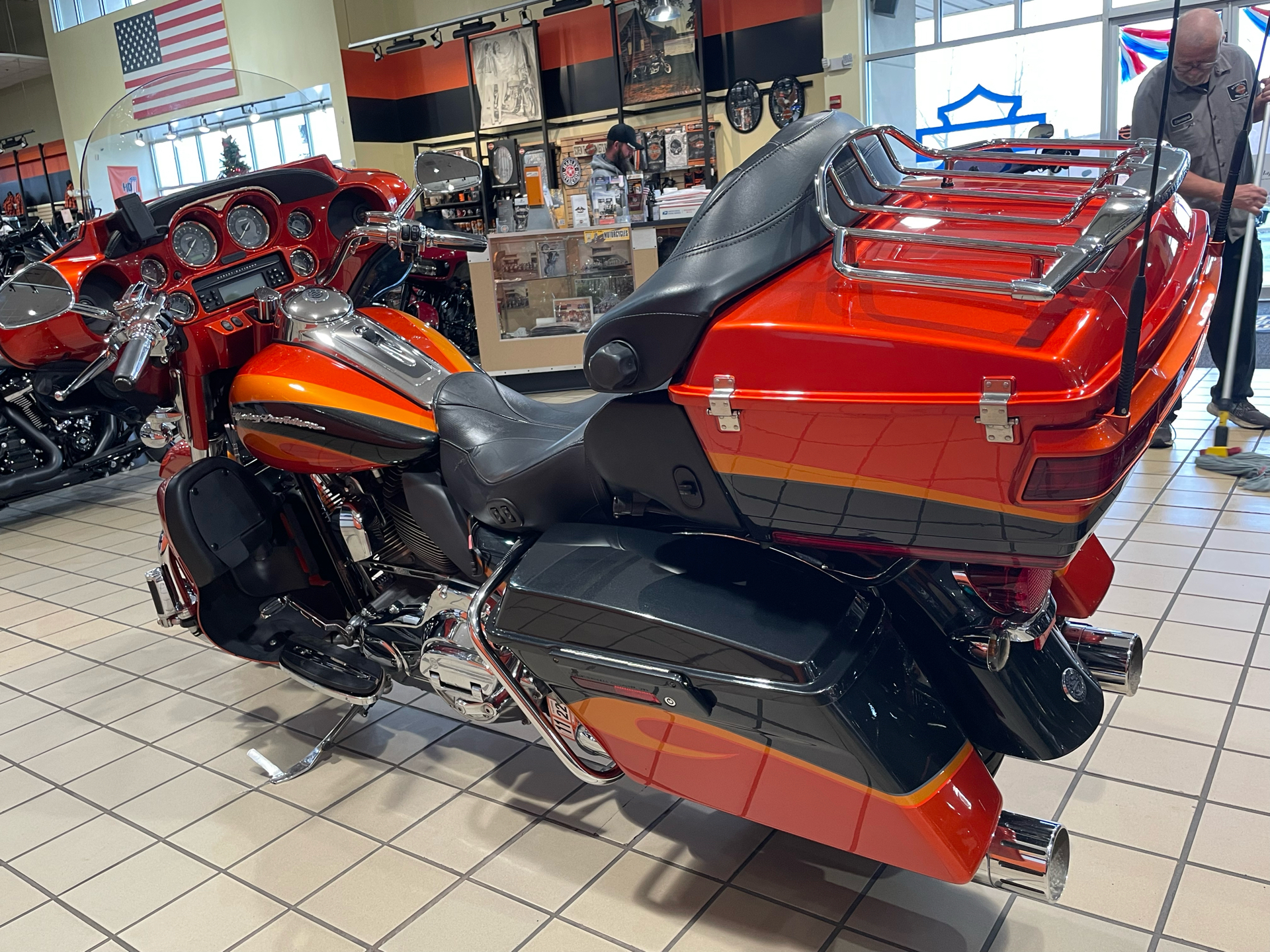 2013 Harley-Davidson CVO™ Ultra Classic® Electra Glide® in Dumfries, Virginia - Photo 9