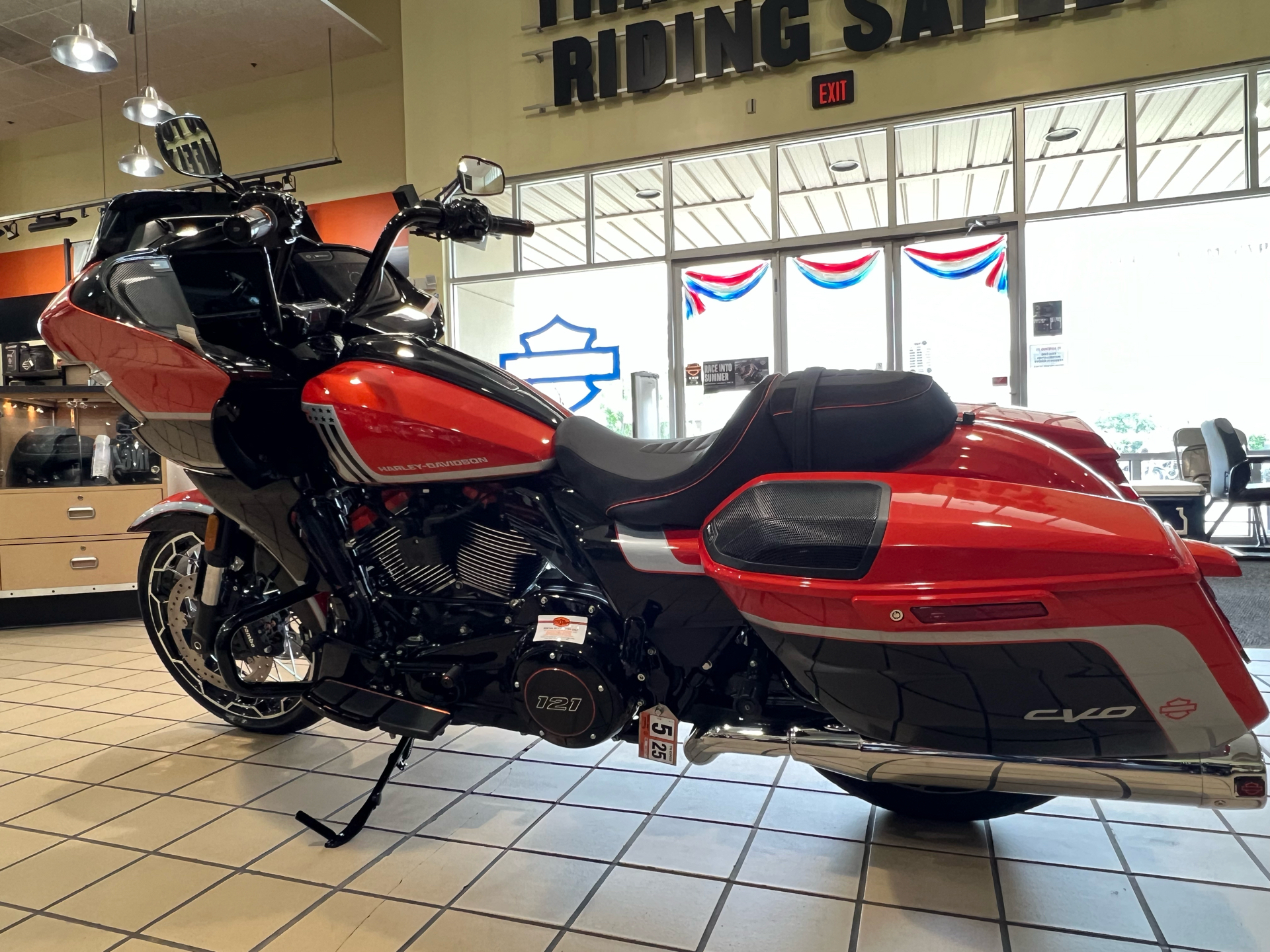 2024 Harley-Davidson CVO™ Road Glide® in Dumfries, Virginia - Photo 23