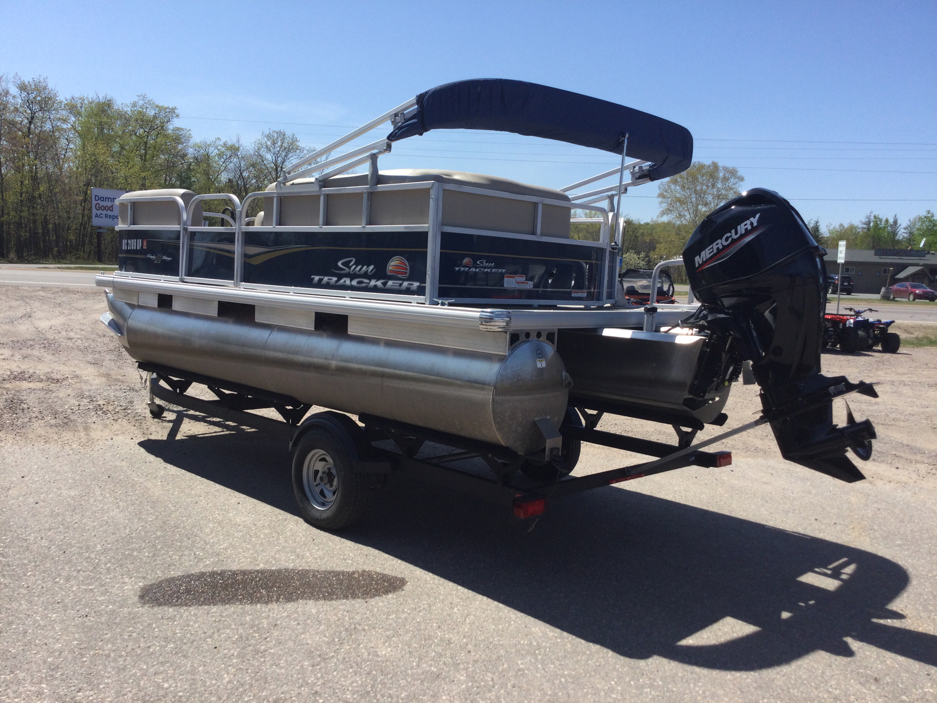 2021 Sun Tracker Party Barge 18 DLX in Marquette, Michigan - Photo 6