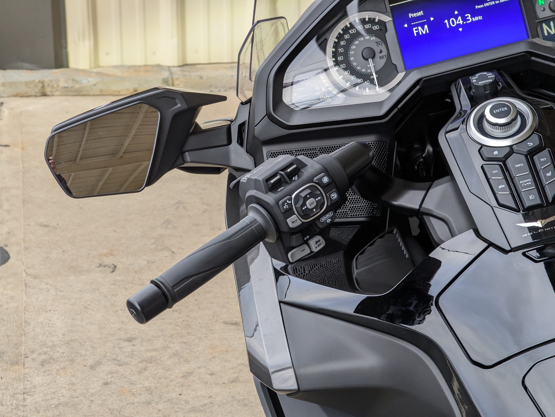 2024 Honda Gold Wing Tour Automatic DCT in Winchester, Tennessee - Photo 7