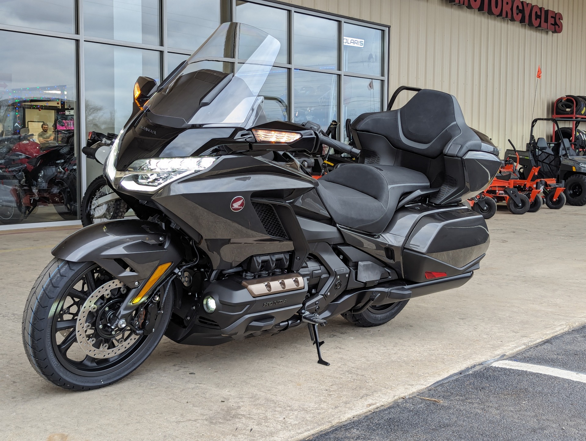 2024 Honda Gold Wing Tour Automatic DCT in Winchester, Tennessee - Photo 2