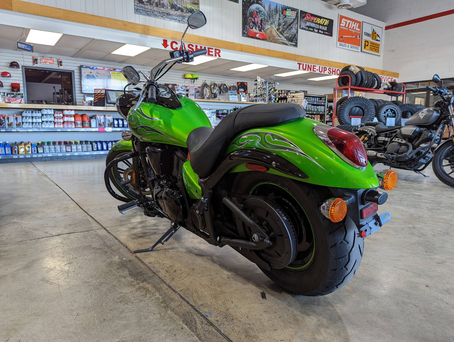2014 Kawasaki Vulcan® 900 Custom in Winchester, Tennessee - Photo 5
