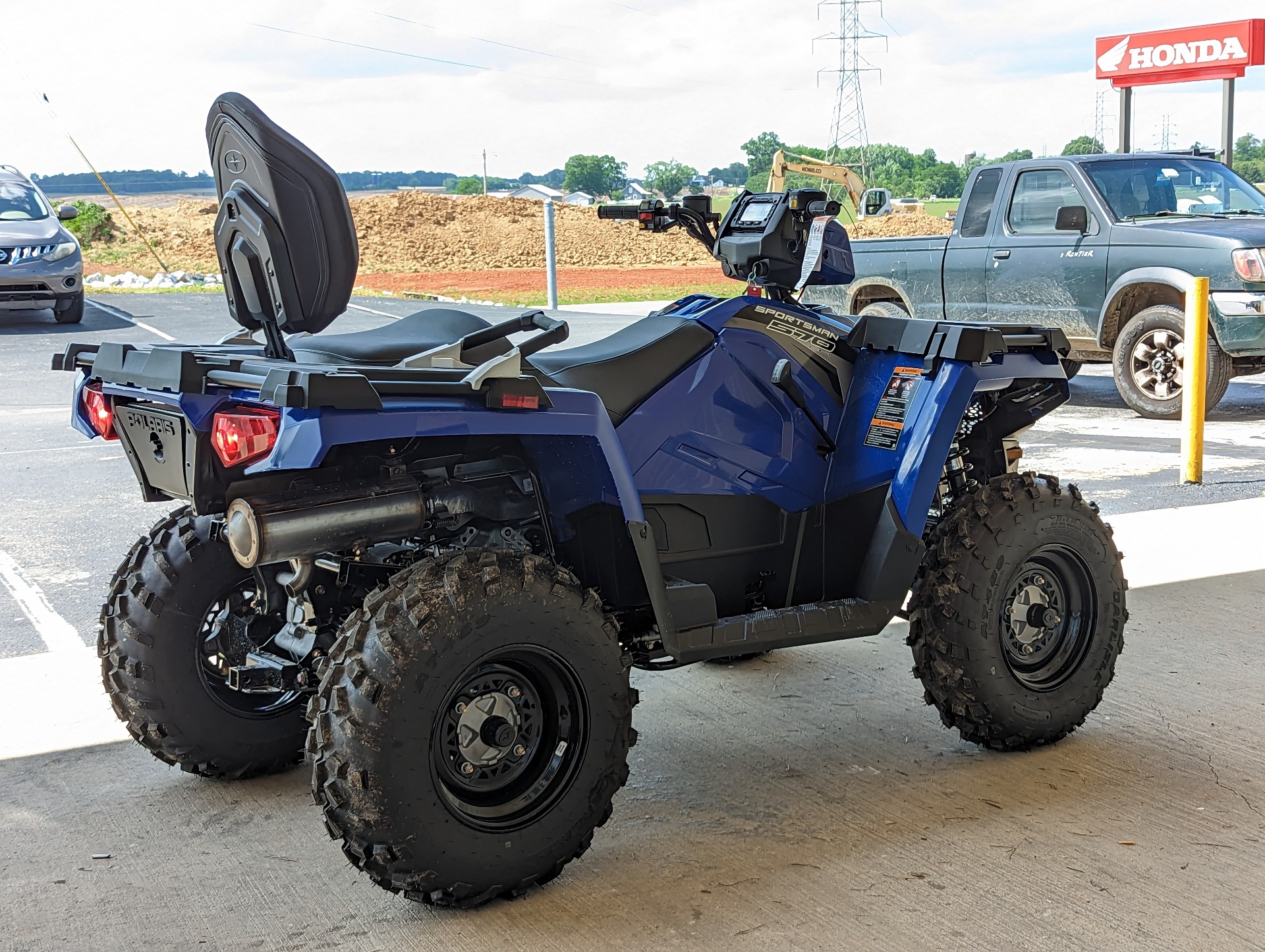 2023 Polaris Sportsman Touring 570 in Winchester, Tennessee - Photo 2