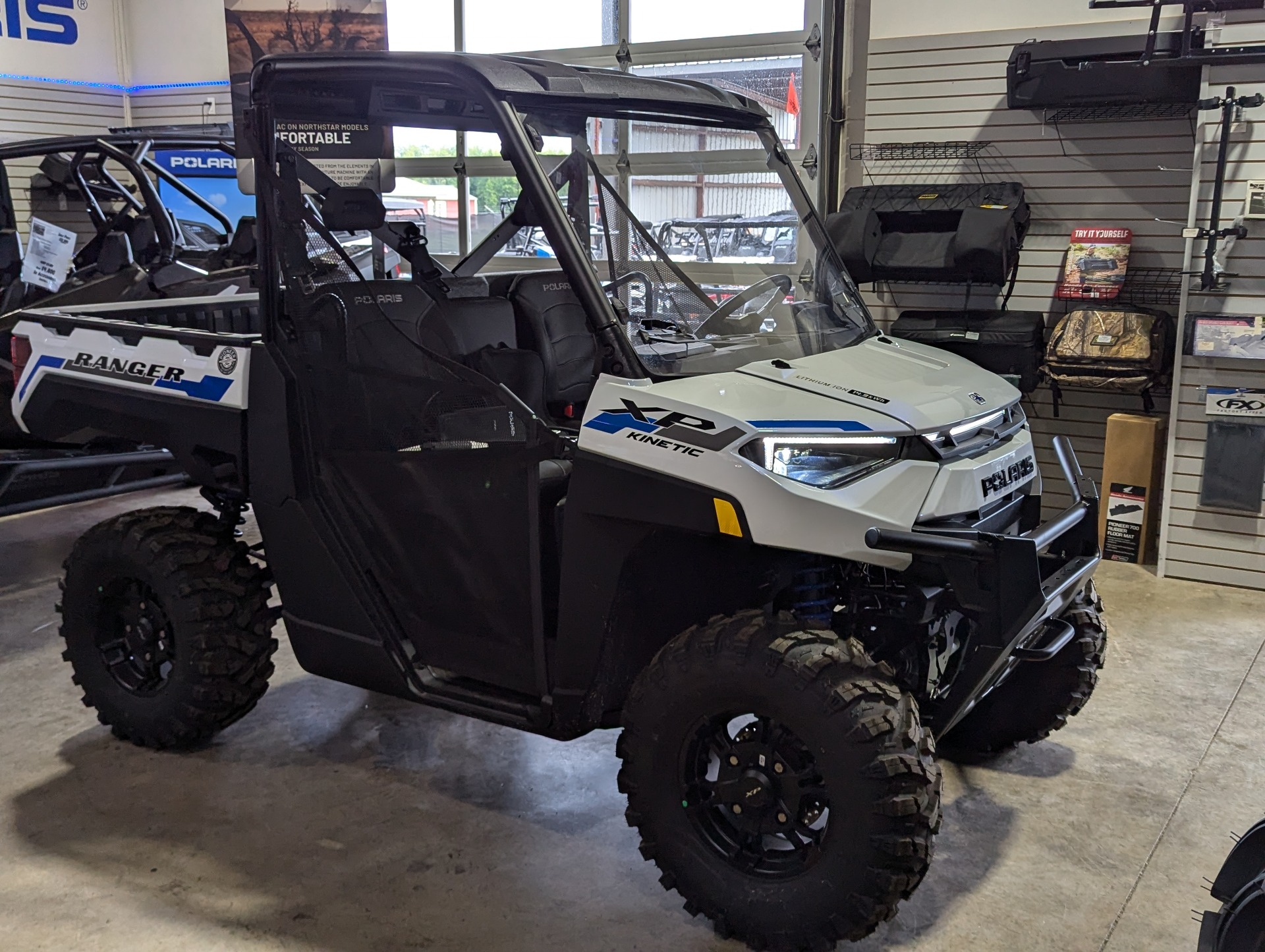 2024 Polaris Ranger XP Kinetic Premium in Winchester, Tennessee - Photo 2