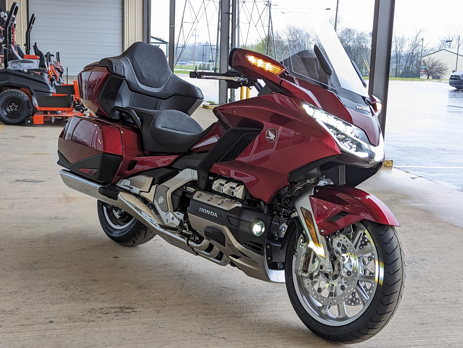 2023 Honda Gold Wing Tour Automatic DCT in Winchester, Tennessee - Photo 2