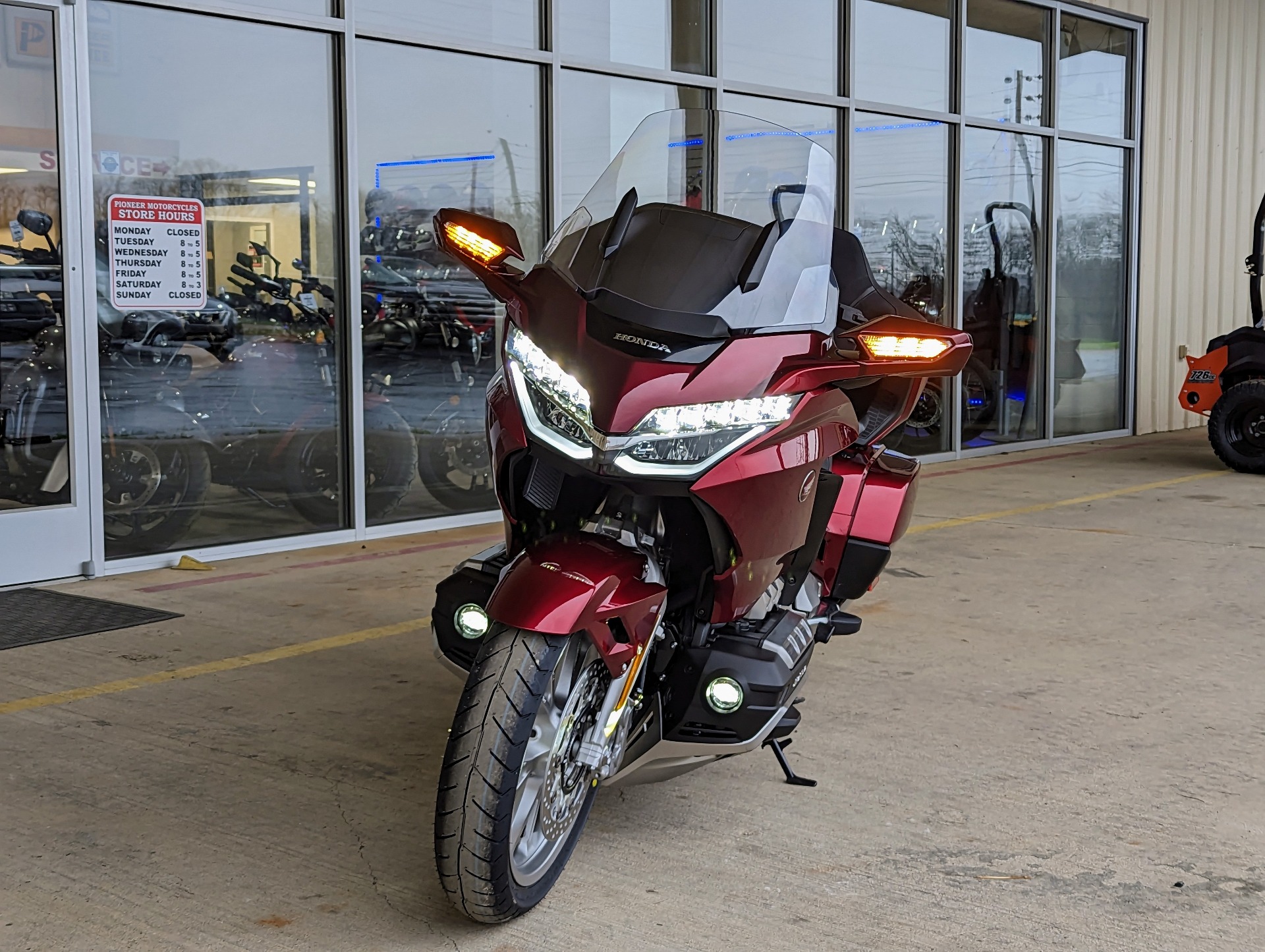 2023 Honda Gold Wing Tour Automatic DCT in Winchester, Tennessee - Photo 3