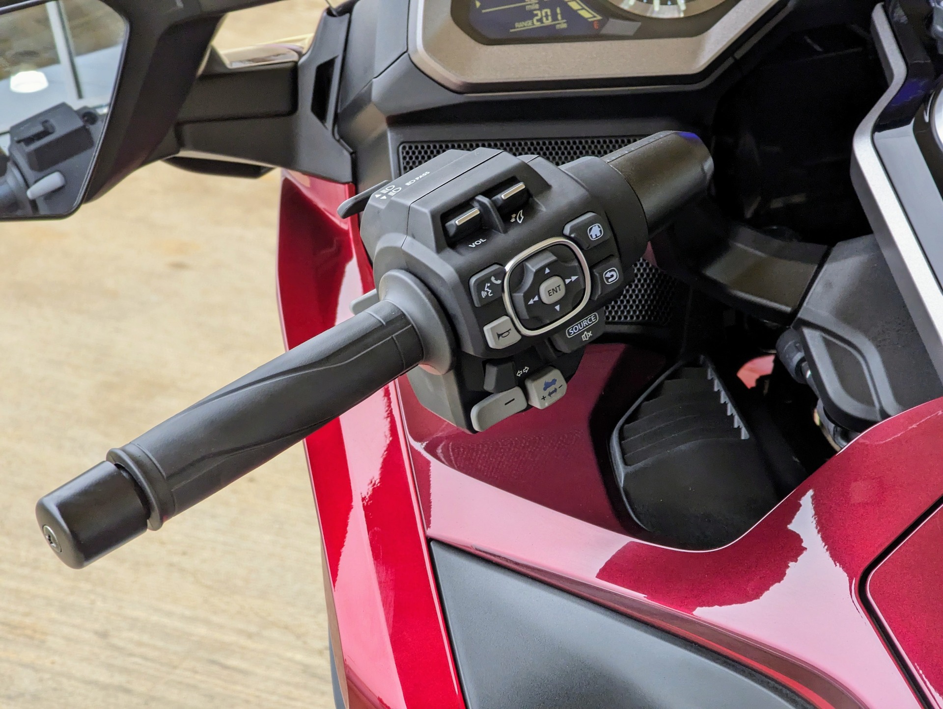 2023 Honda Gold Wing Tour Automatic DCT in Winchester, Tennessee - Photo 9