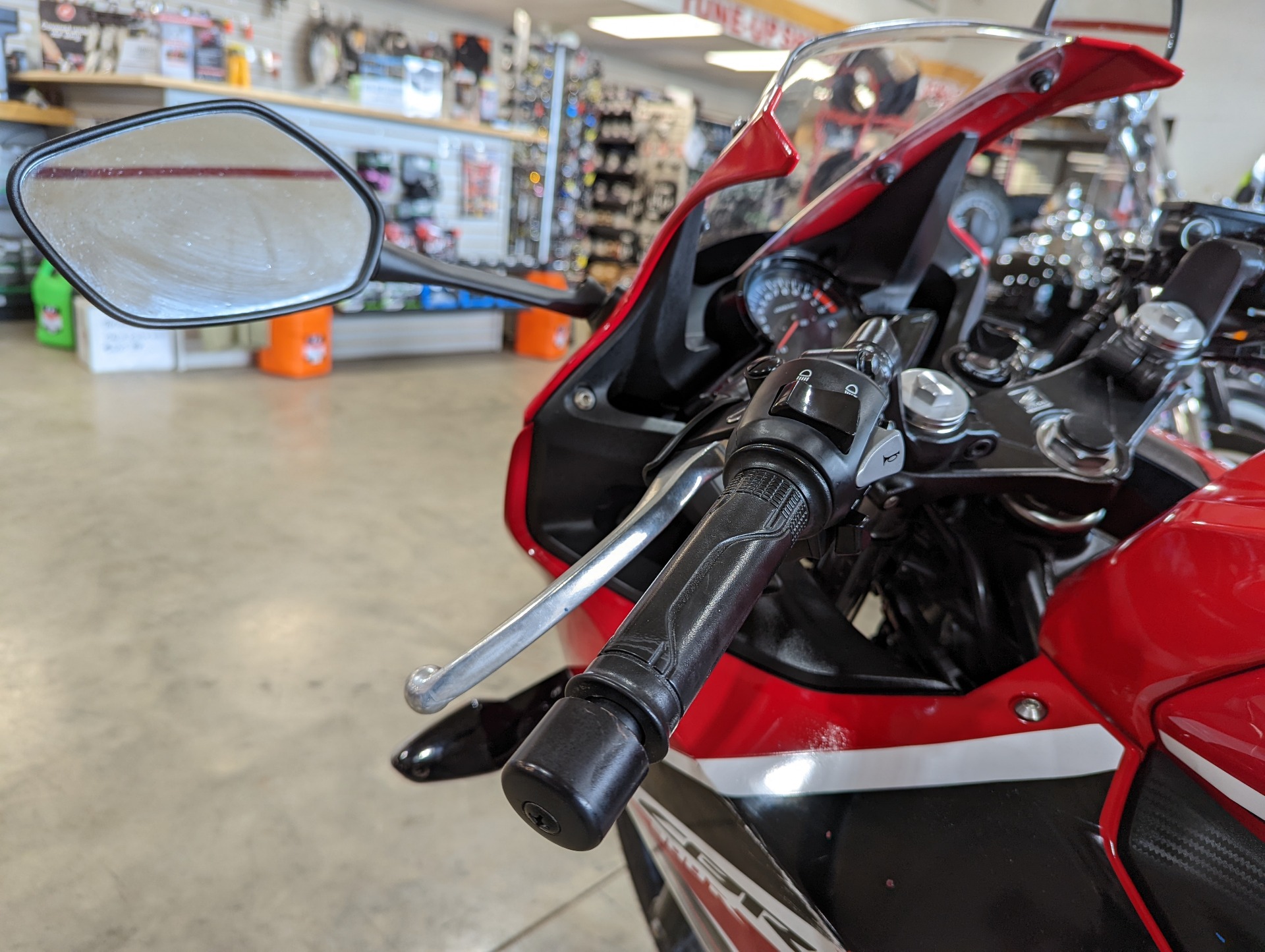2019 Honda CBR300R in Winchester, Tennessee - Photo 10
