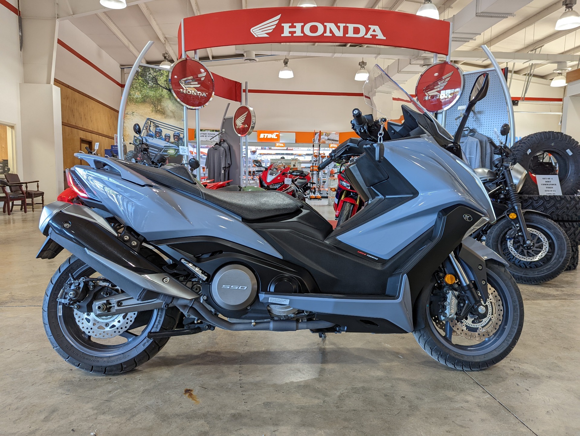 2021 Kymco AK 550 in Winchester, Tennessee - Photo 8