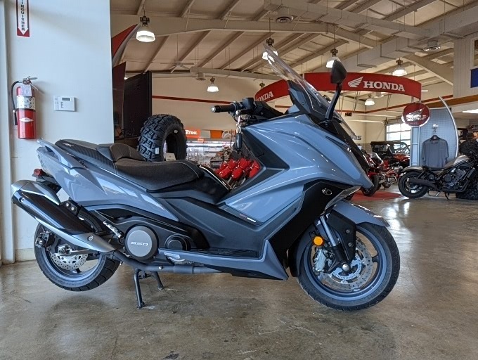 2021 Kymco AK 550 in Winchester, Tennessee - Photo 10