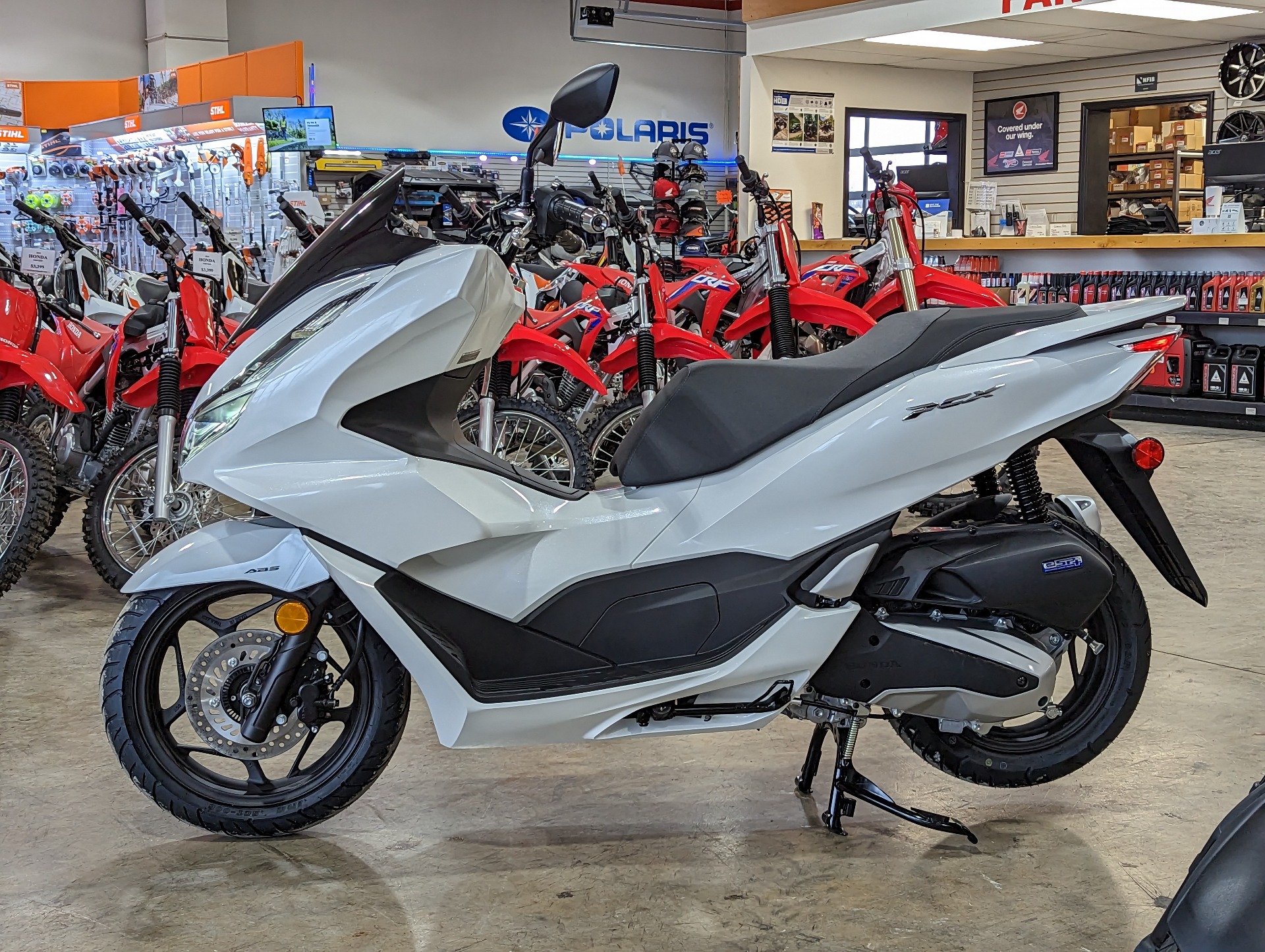2022 Honda PCX150 ABS in Winchester, Tennessee - Photo 2