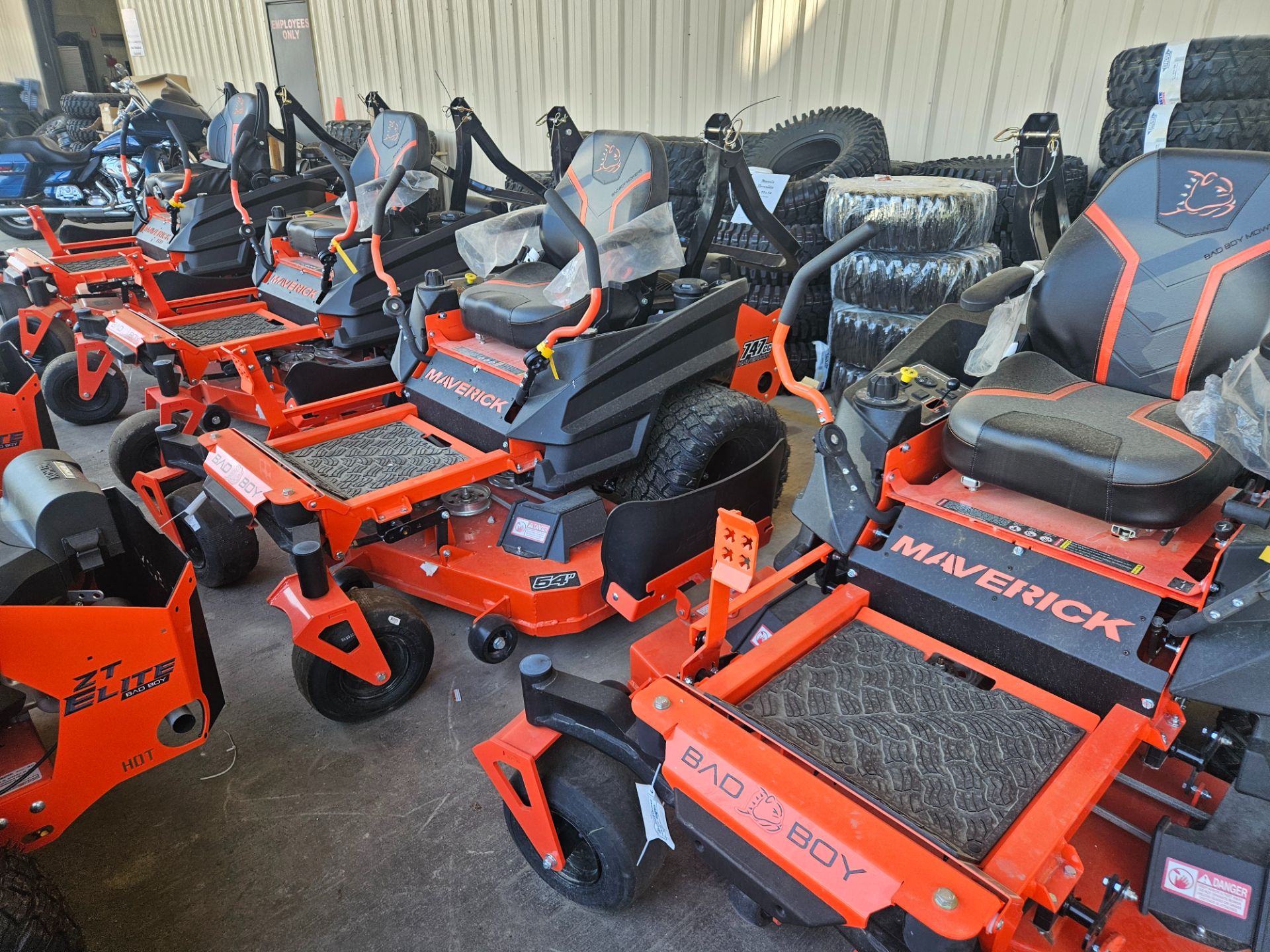 2024 Bad Boy Mowers Rogue 61 in. Kawasaki FX1000V EFI 38.5 hp in Winchester, Tennessee - Photo 2