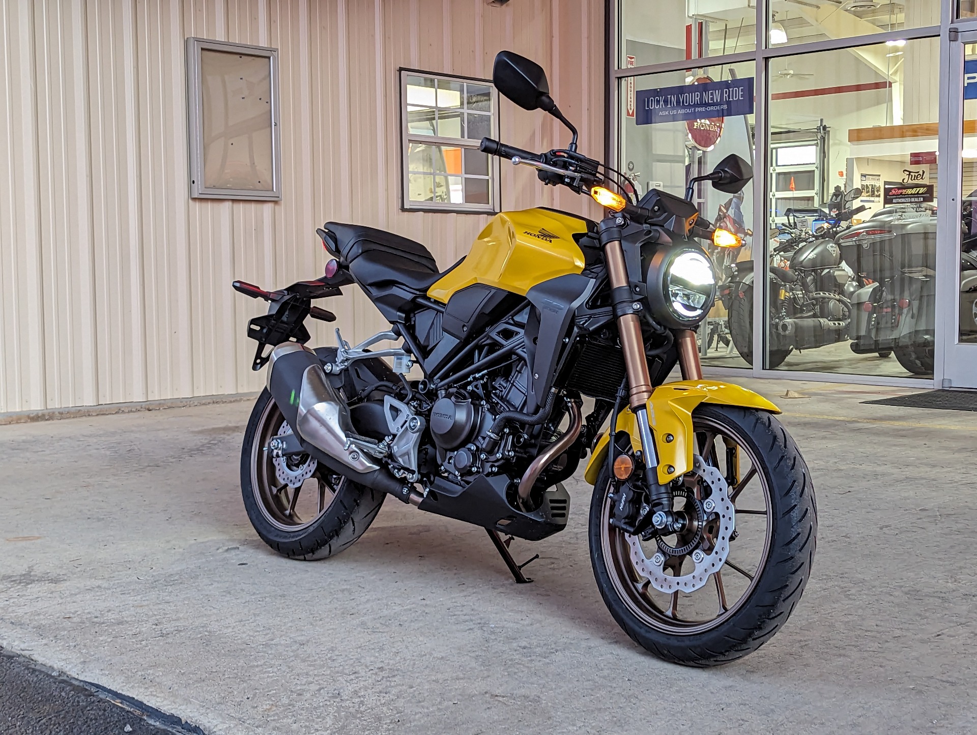 2024 Honda CB300R ABS in Winchester, Tennessee - Photo 3