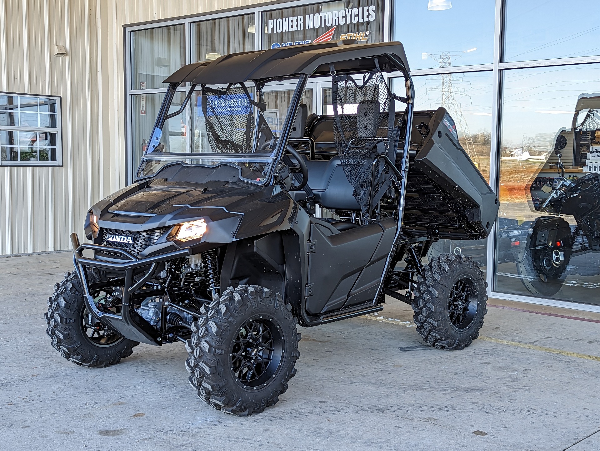 2023 Honda Pioneer 700 in Winchester, Tennessee - Photo 17