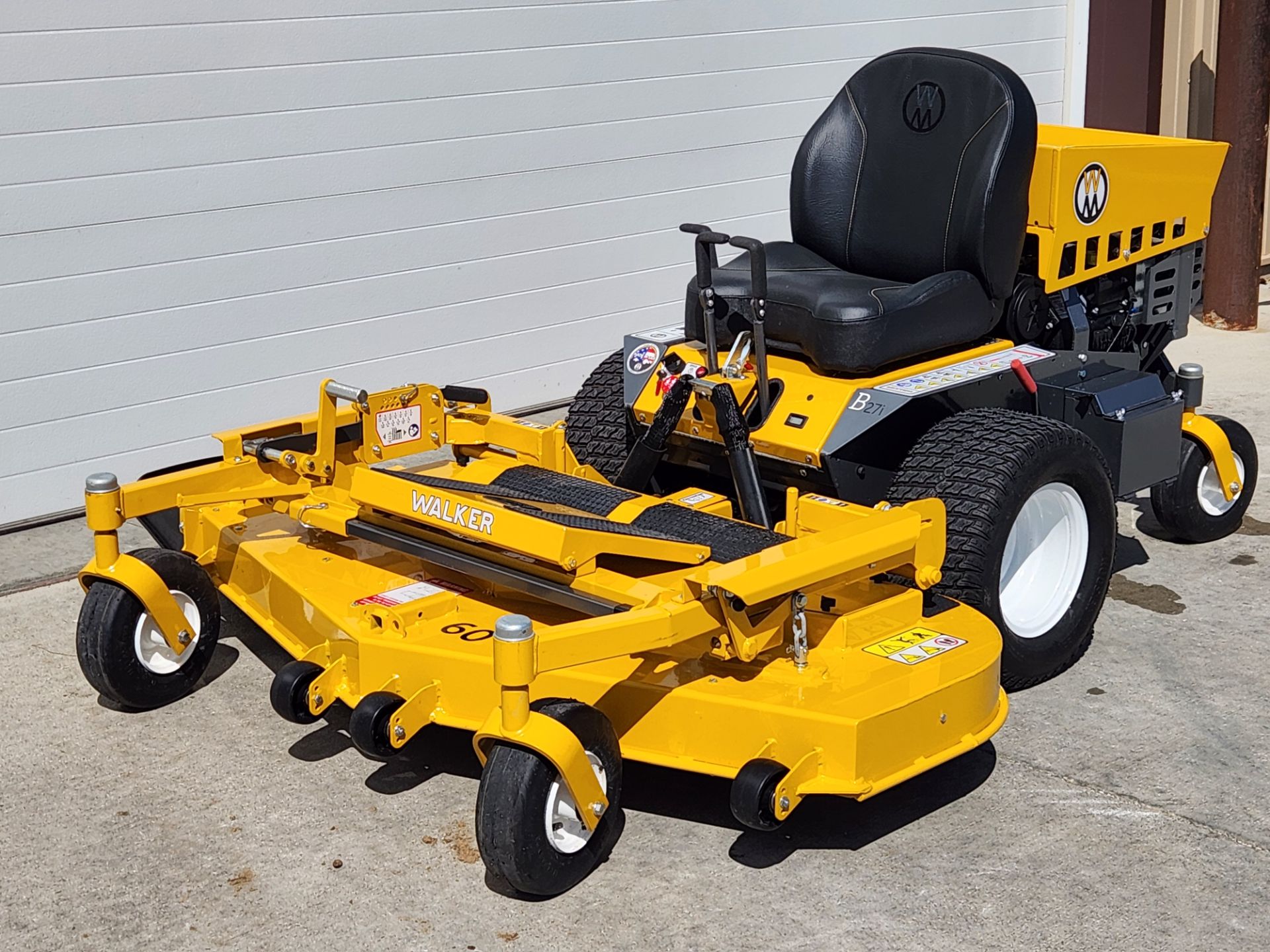 2024 Walker Mowers B27i w/ 60" Side Discharge in Atlantic, Iowa - Photo 2