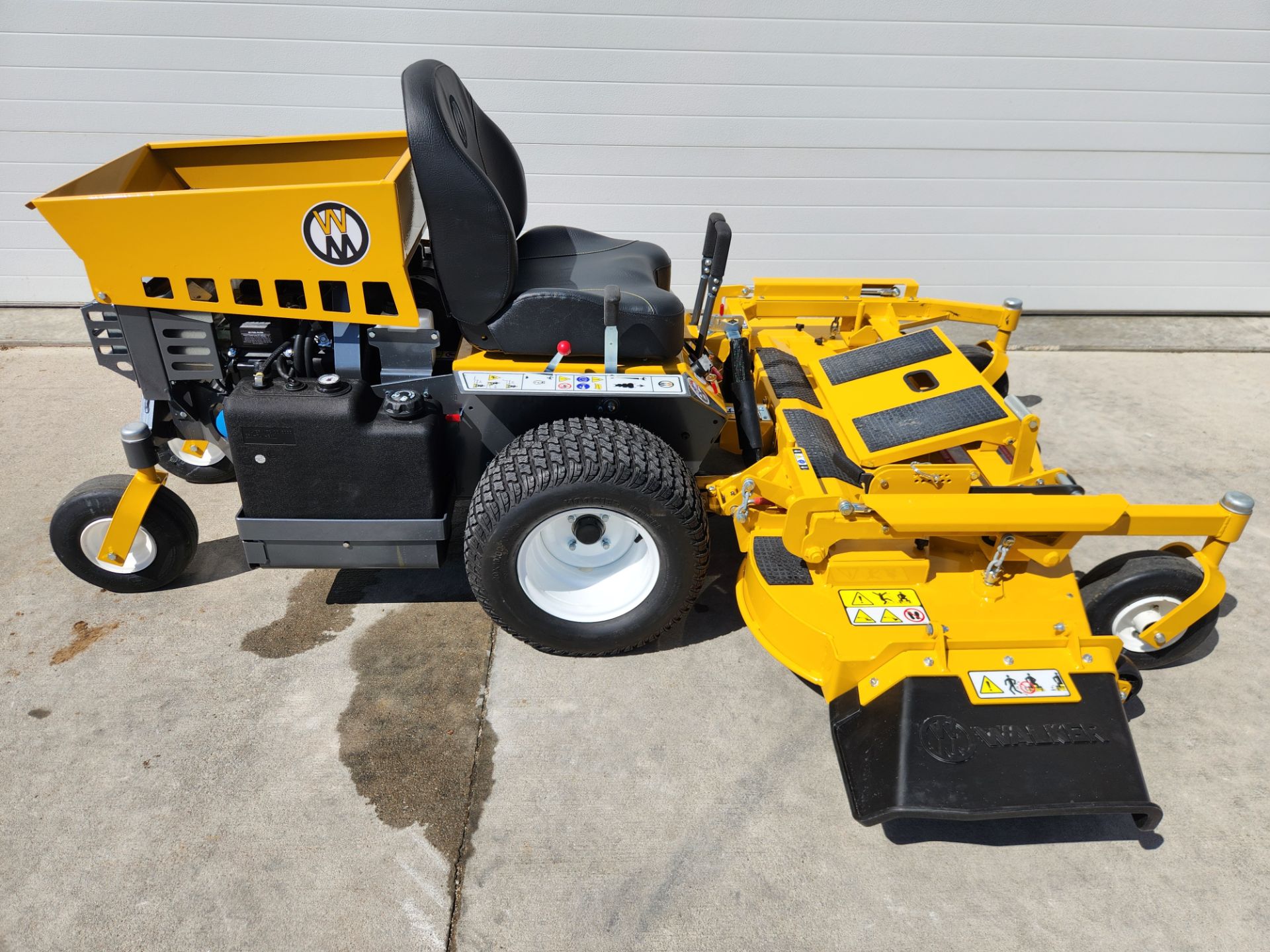 2024 Walker Mowers B27i w/ 60" Side Discharge in Atlantic, Iowa - Photo 11