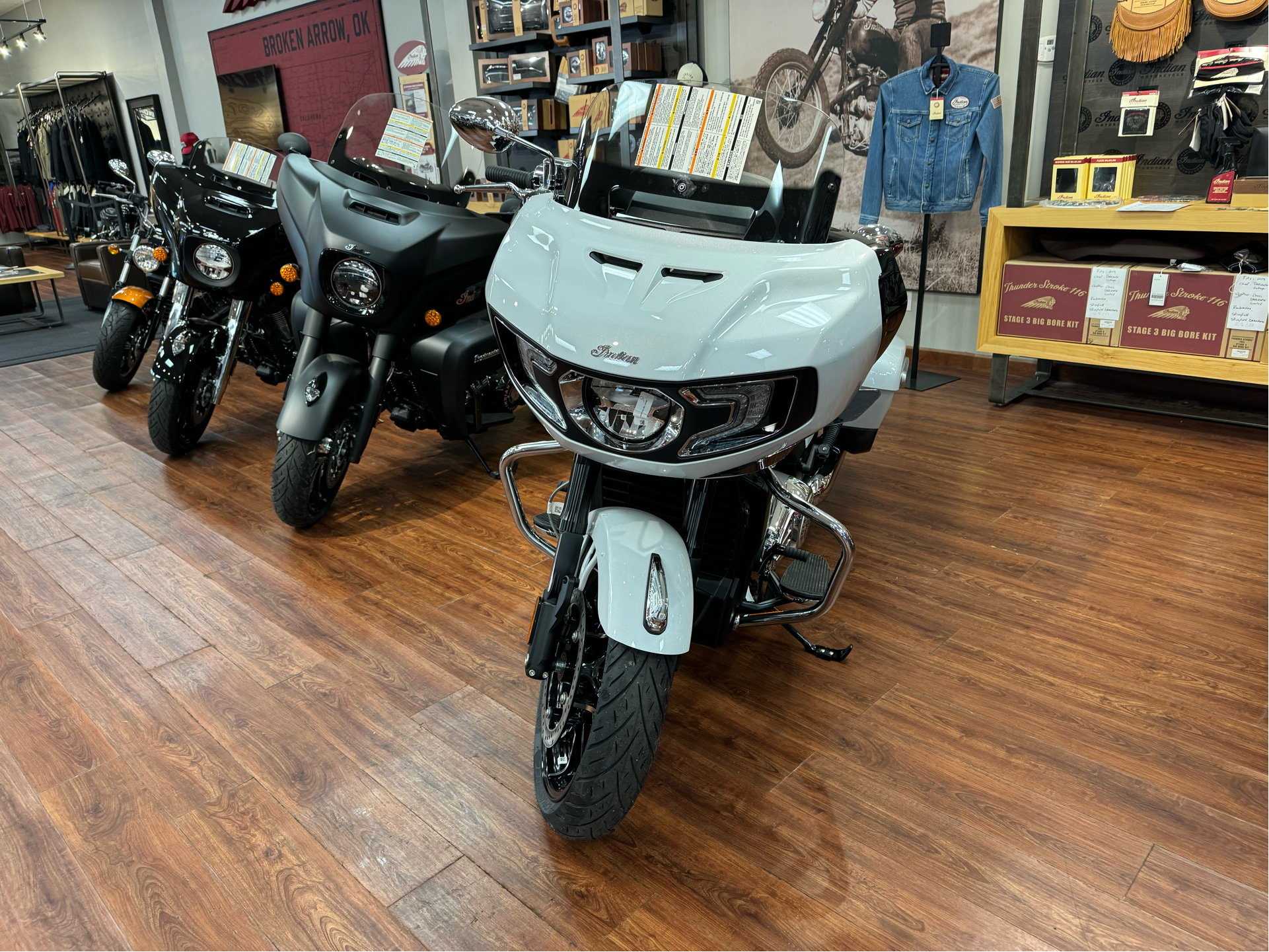 2024 Indian Motorcycle Challenger® Limited in Broken Arrow, Oklahoma - Photo 3