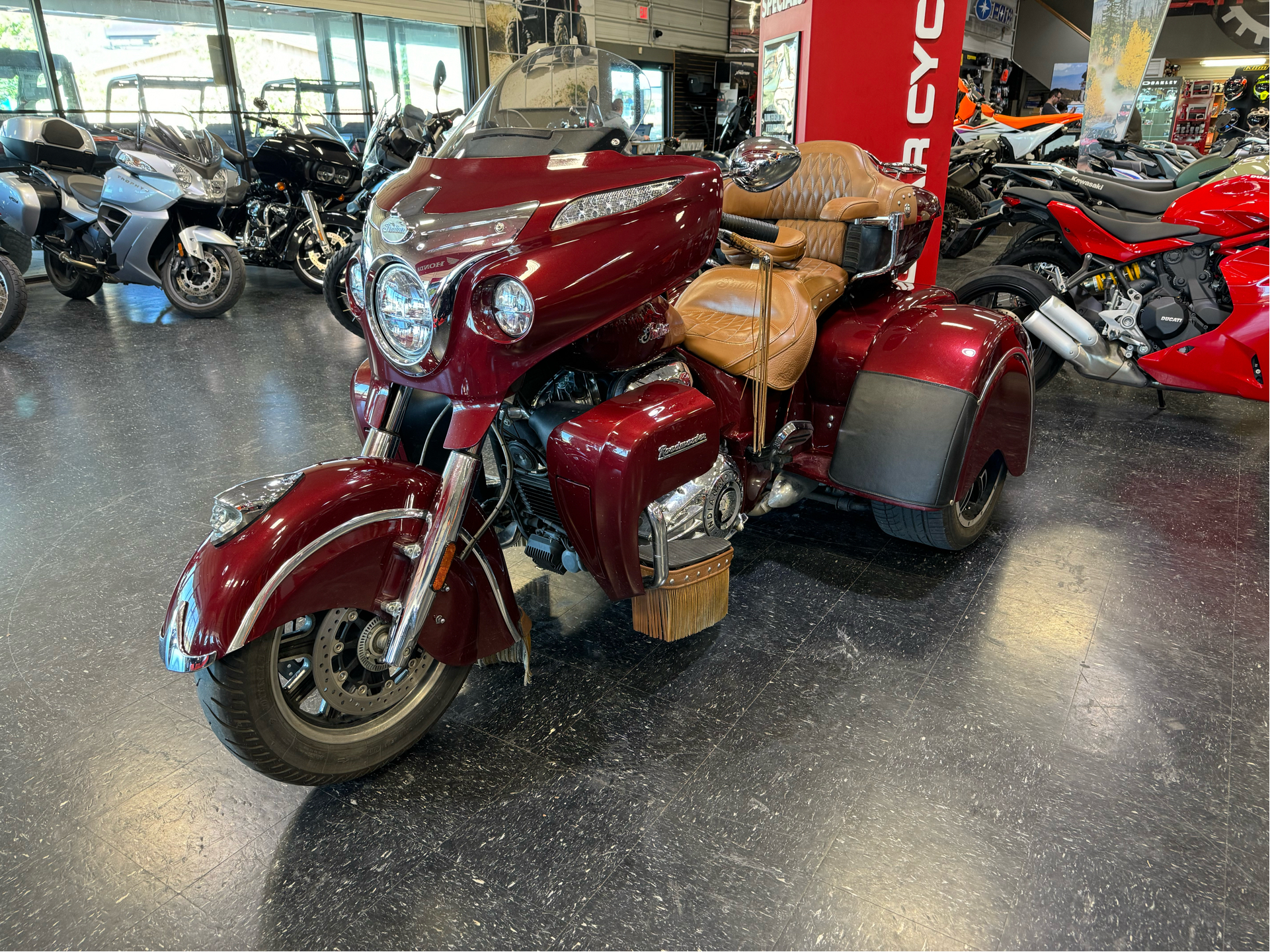 2019 Indian Motorcycle Roadmaster® ABS in Broken Arrow, Oklahoma - Photo 2