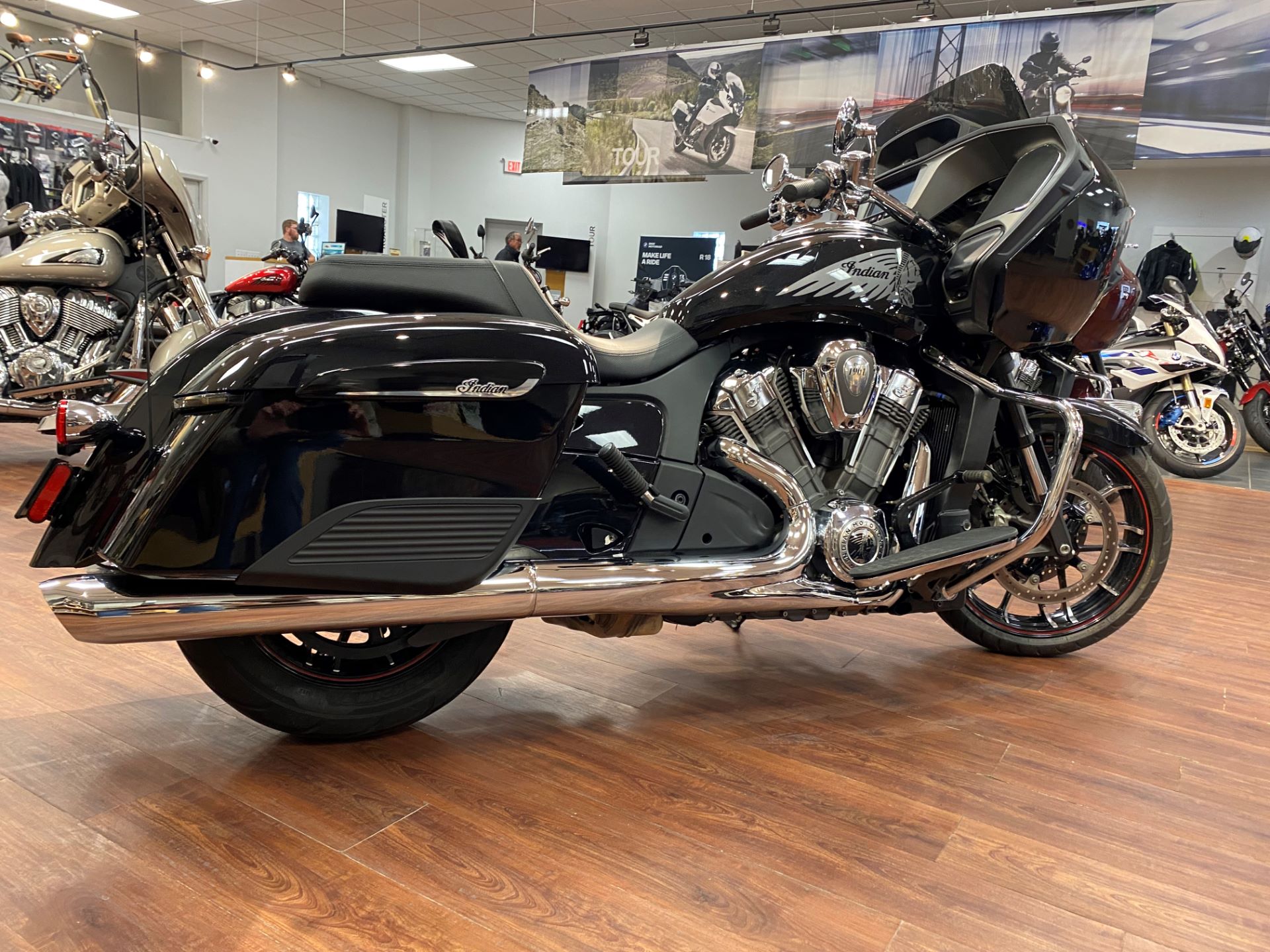 2020 Indian Motorcycle Challenger® Limited in Broken Arrow, Oklahoma - Photo 2
