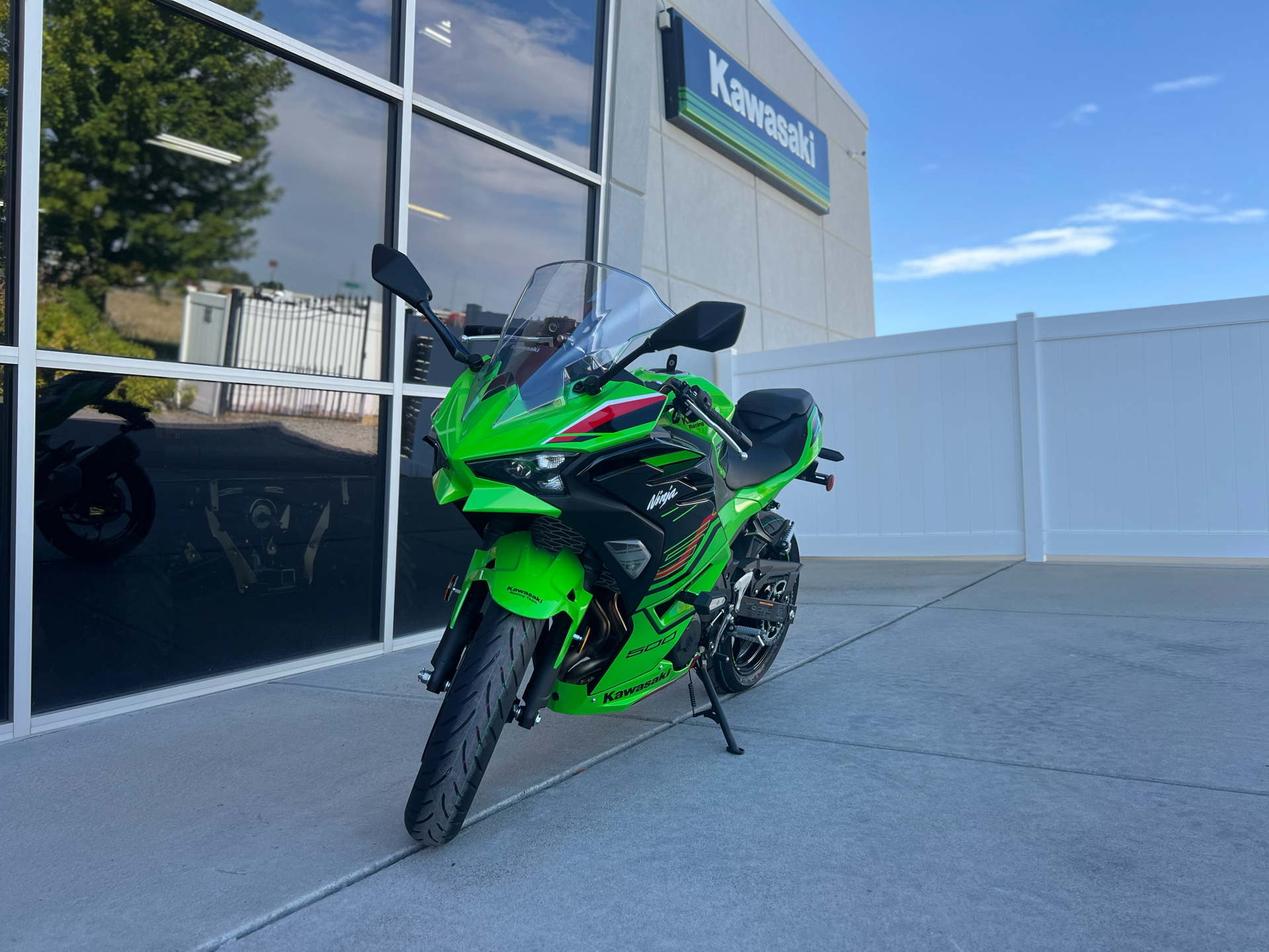 2024 Kawasaki Ninja 500 KRT Edition in Billings, Montana - Photo 2