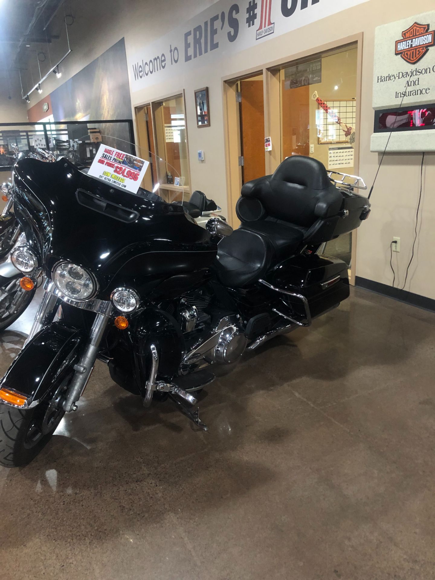 2017 Harley-Davidson Ultra Limited Low in Erie, Pennsylvania - Photo 2