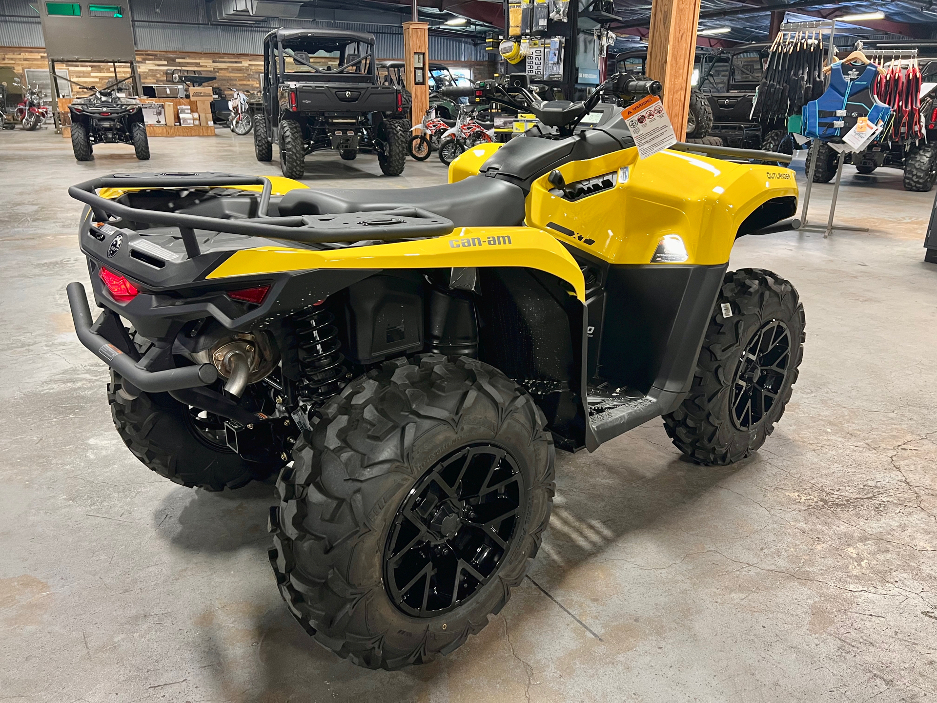 2024 Can-Am Outlander XT 700 in Brenham, Texas - Photo 3