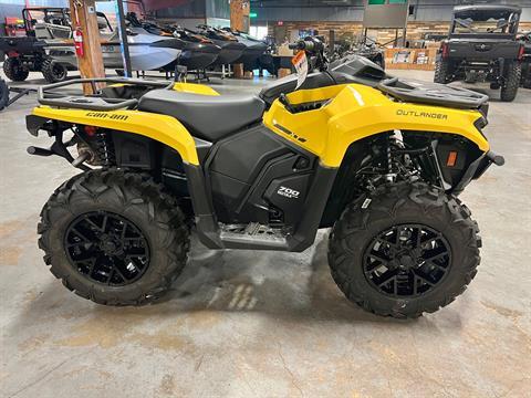 2024 Can-Am Outlander XT 700 in Brenham, Texas - Photo 4