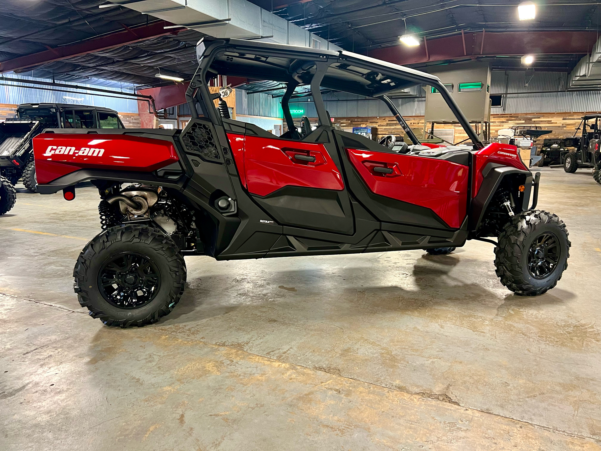 2024 Can-Am Commander MAX XT 1000R in Brenham, Texas - Photo 1