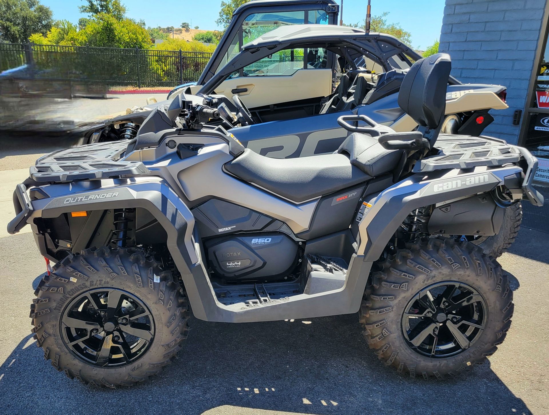 2024 Can-Am Outlander MAX XT 850 in Paso Robles, California - Photo 3