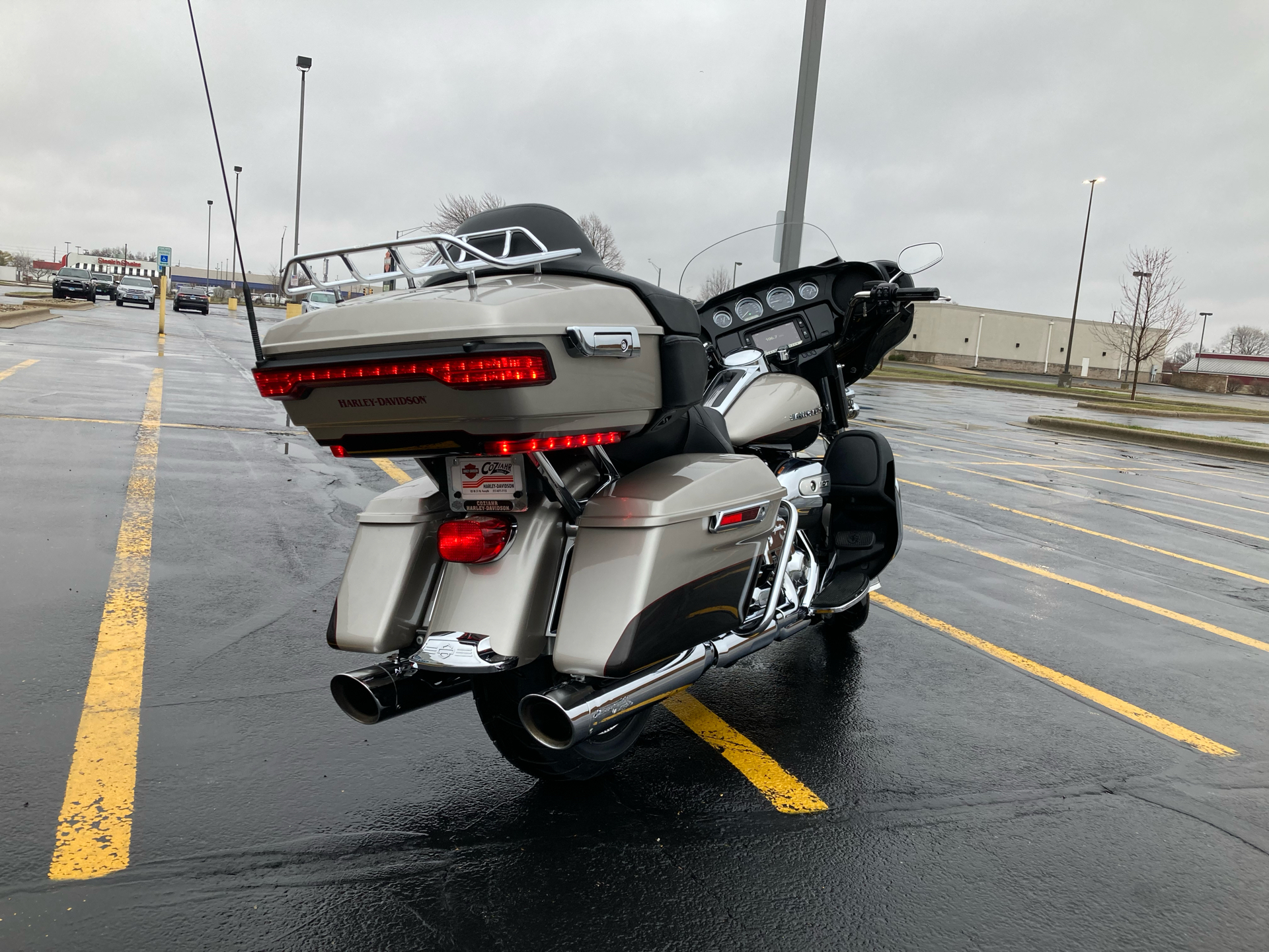 2018 Harley-Davidson Ultra Limited Low in Forsyth, Illinois - Photo 3