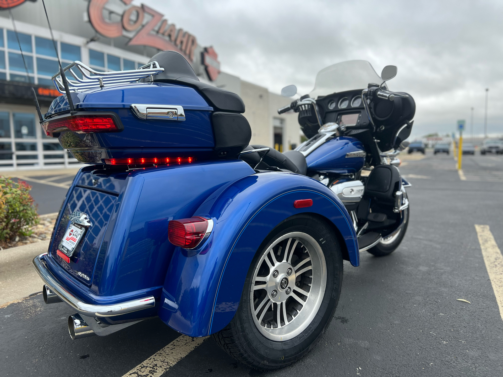 2017 Harley-Davidson Tri Glide® Ultra in Forsyth, Illinois - Photo 3