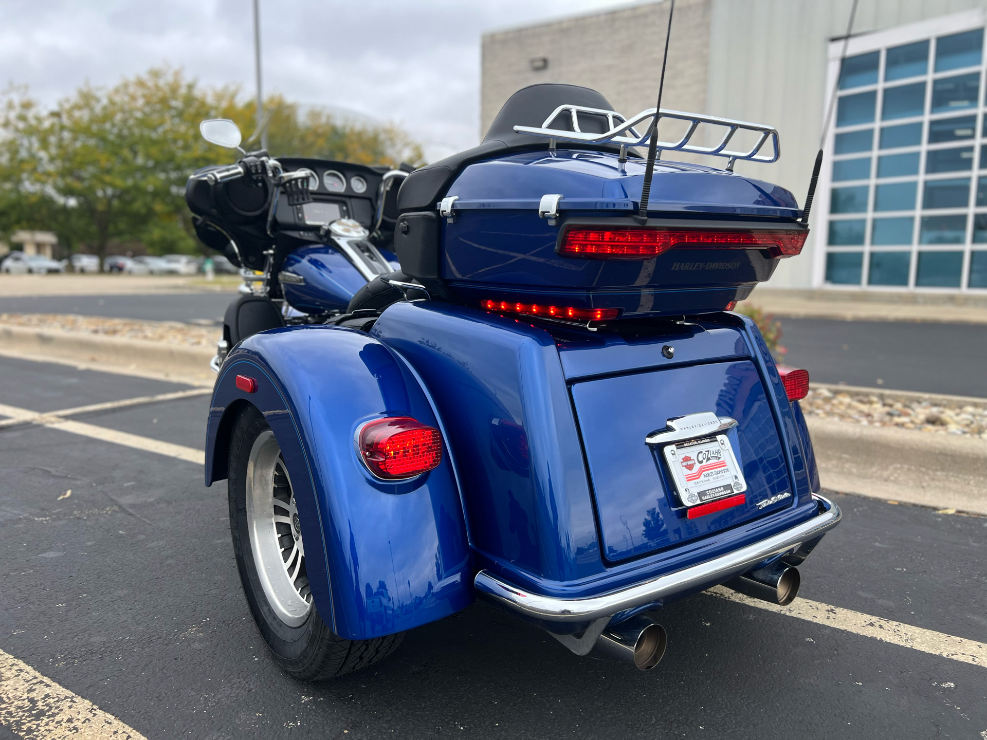 2017 Harley-Davidson Tri Glide® Ultra in Forsyth, Illinois - Photo 6