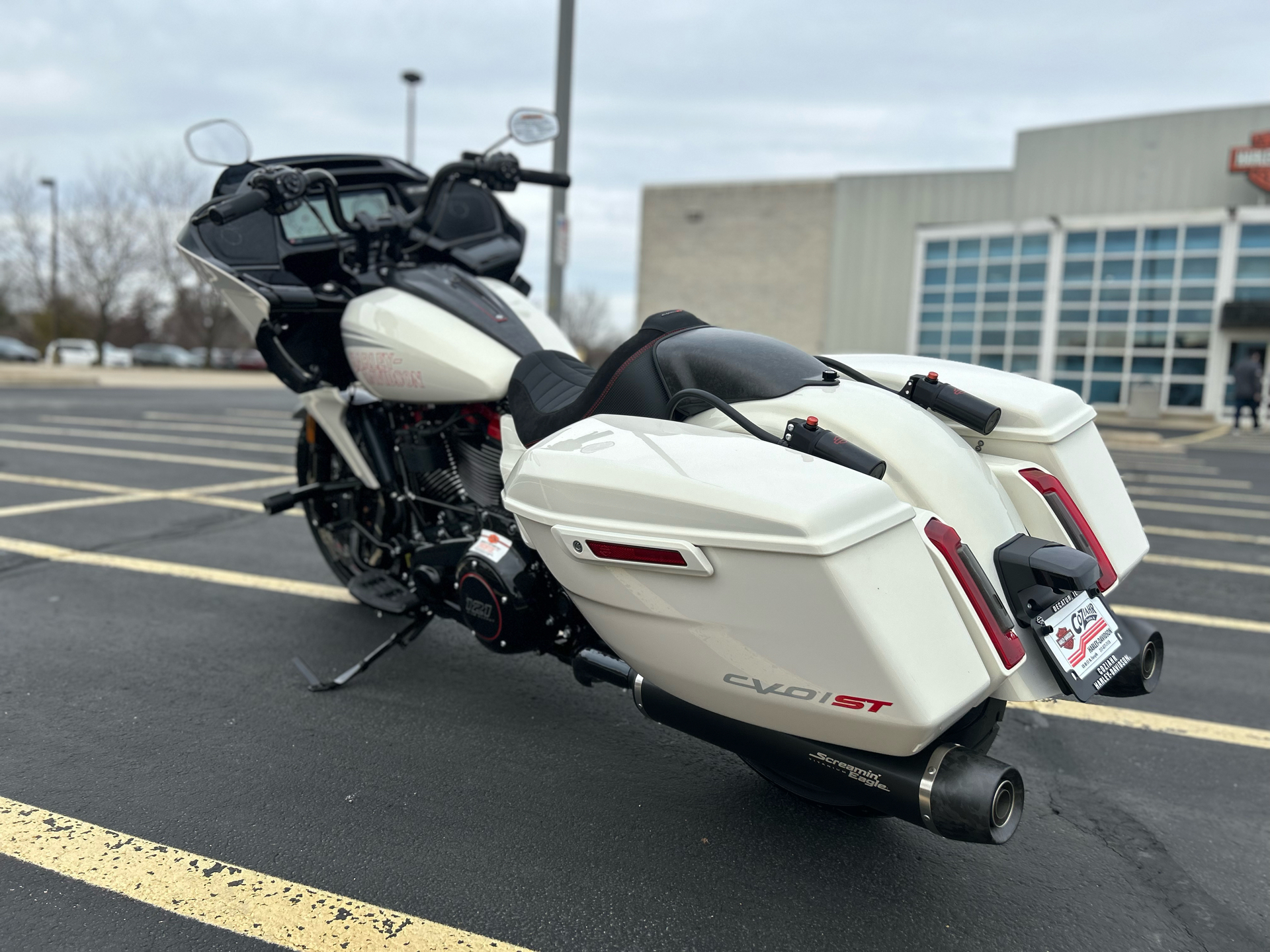 2024 Harley-Davidson CVO™ Road Glide® ST in Forsyth, Illinois - Photo 6