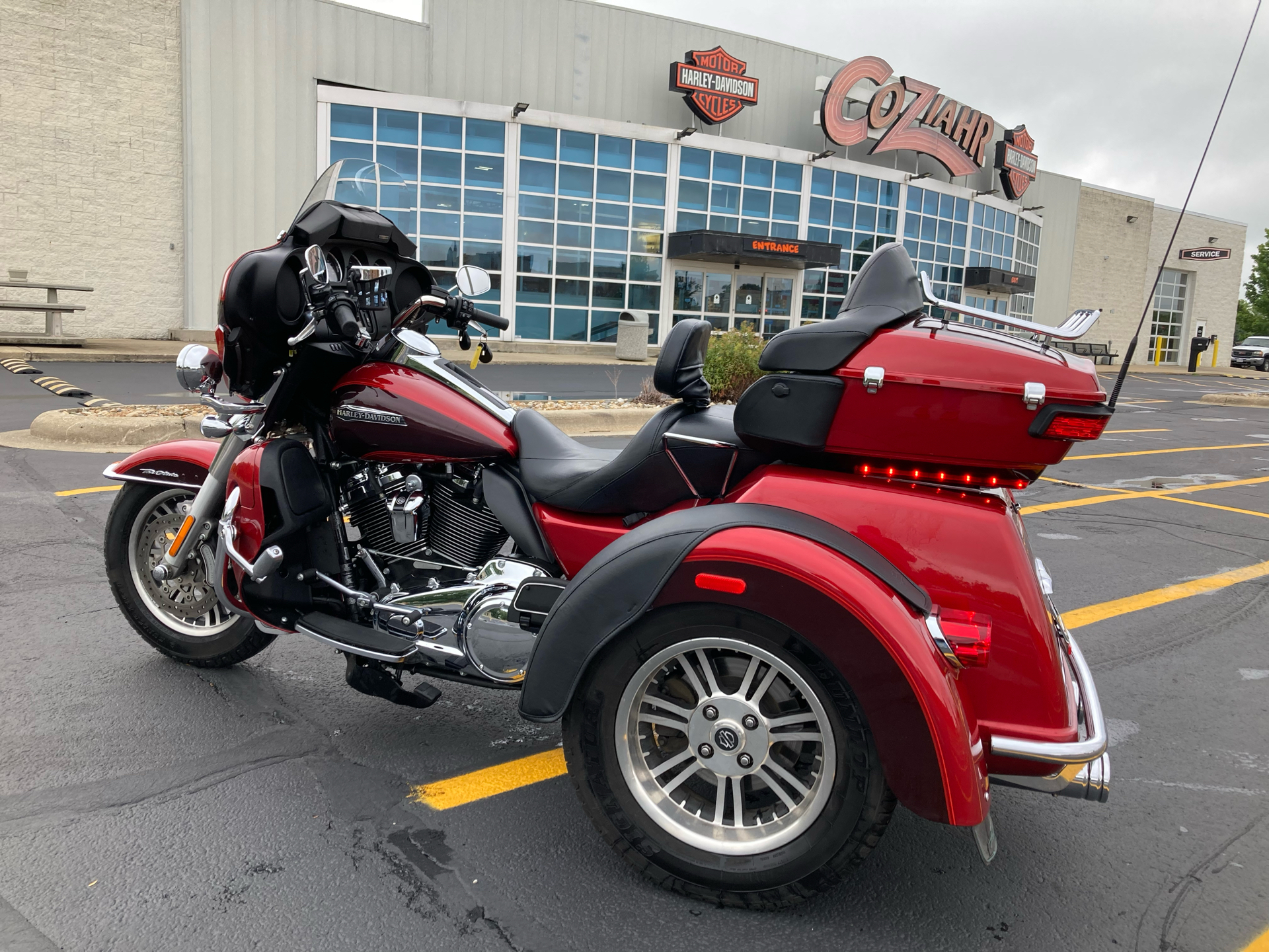 2018 Harley-Davidson Tri Glide® Ultra in Forsyth, Illinois - Photo 6