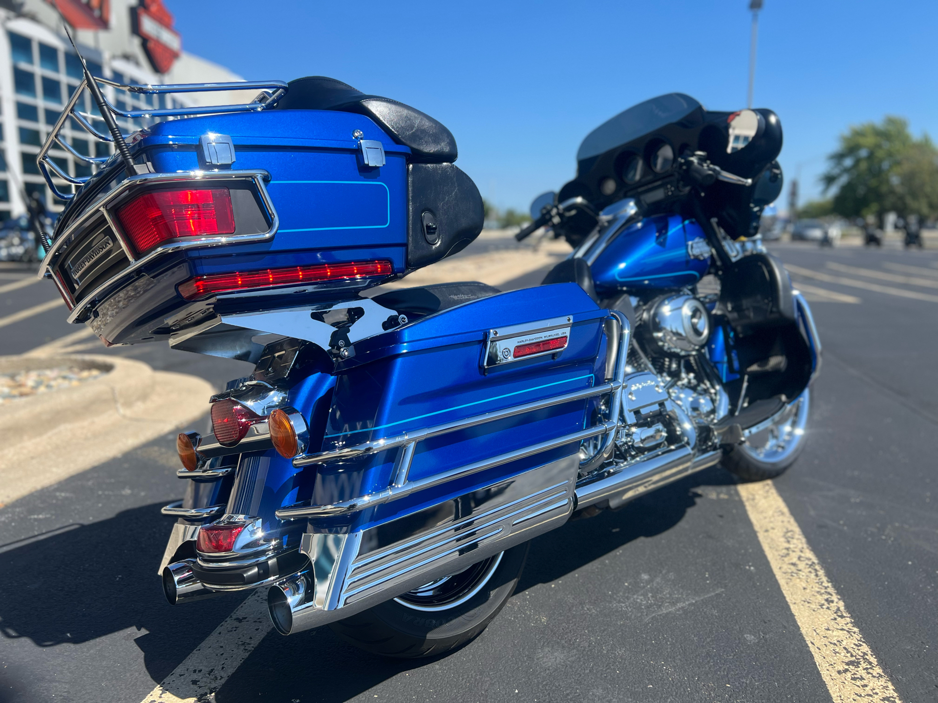 2010 Harley-Davidson Ultra Classic® Electra Glide® in Forsyth, Illinois - Photo 3