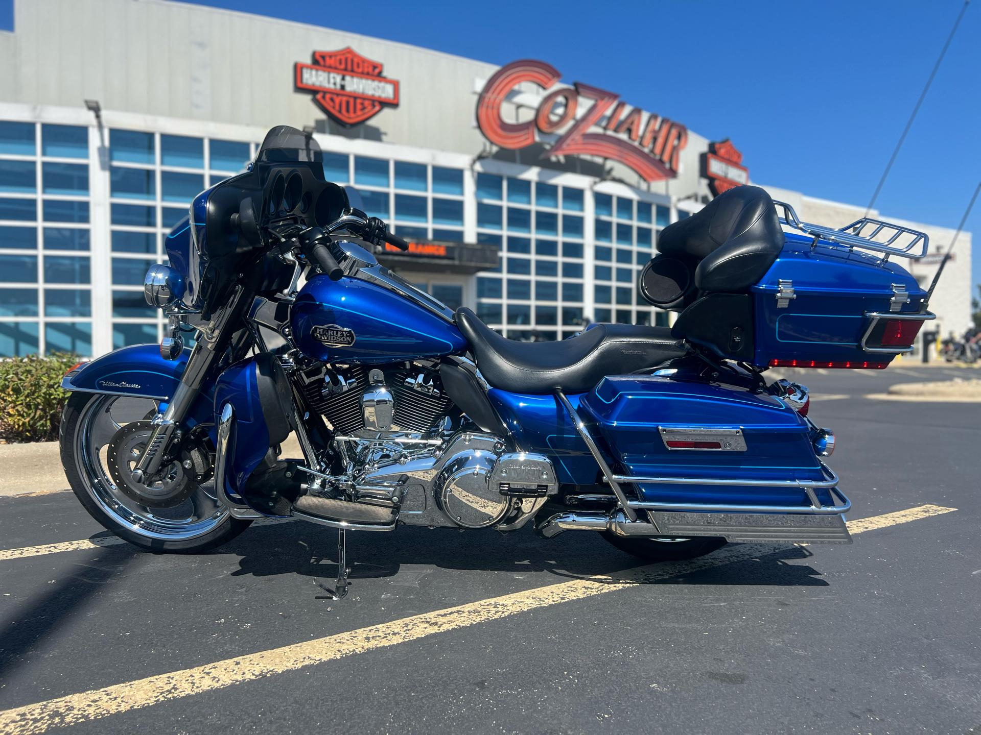 2010 Harley-Davidson Ultra Classic® Electra Glide® in Forsyth, Illinois - Photo 4