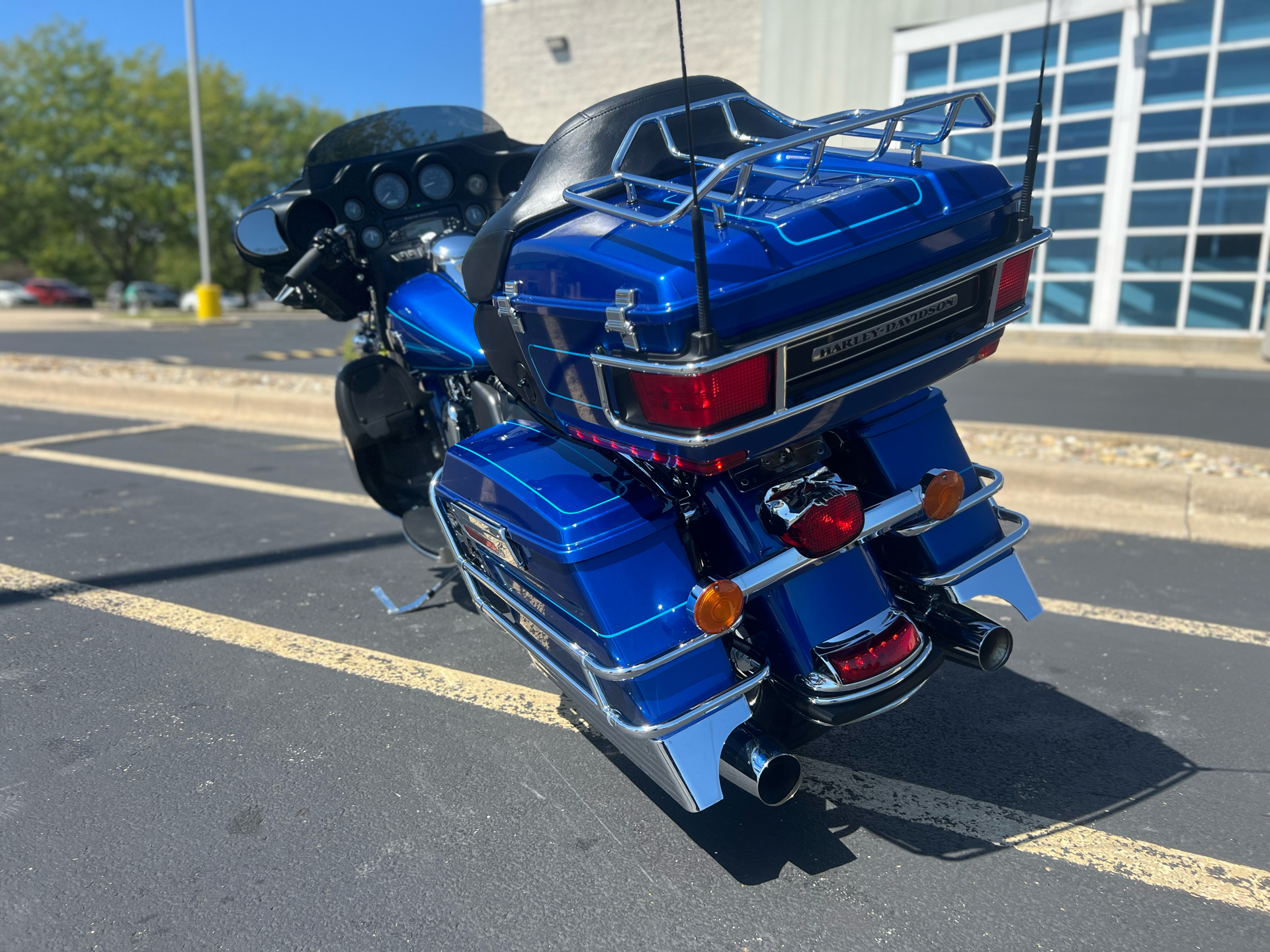 2010 Harley-Davidson Ultra Classic® Electra Glide® in Forsyth, Illinois - Photo 6