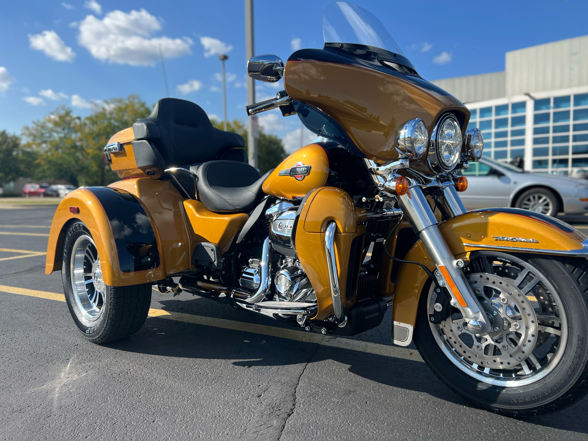 2023 Harley-Davidson Tri Glide® Ultra in Forsyth, Illinois - Photo 2