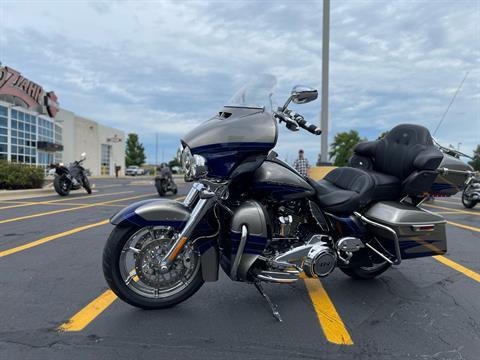2017 Harley-Davidson CVO™ Limited in Forsyth, Illinois - Photo 5
