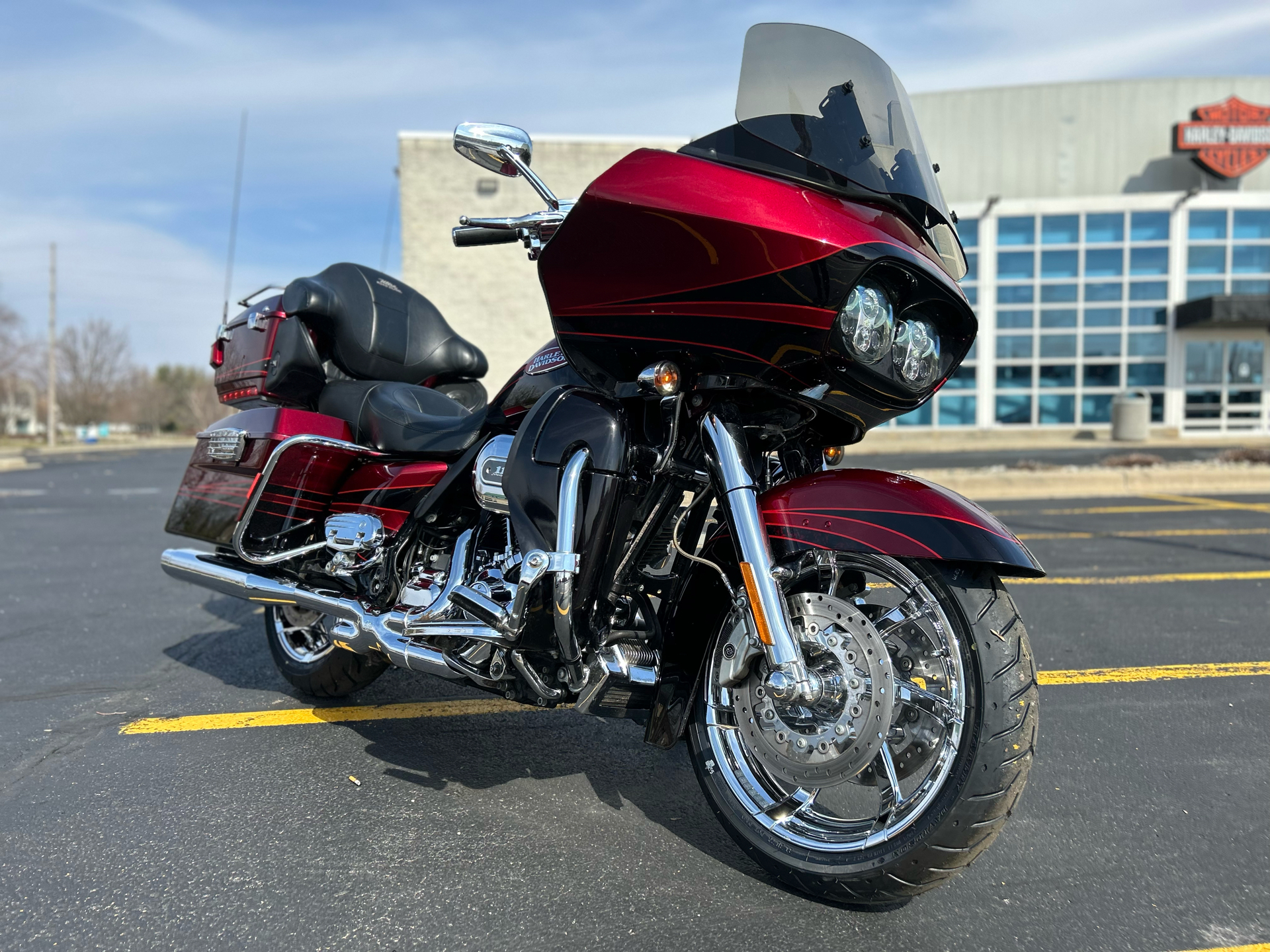2011 Harley-Davidson CVO™ Road Glide® Ultra in Forsyth, Illinois - Photo 2