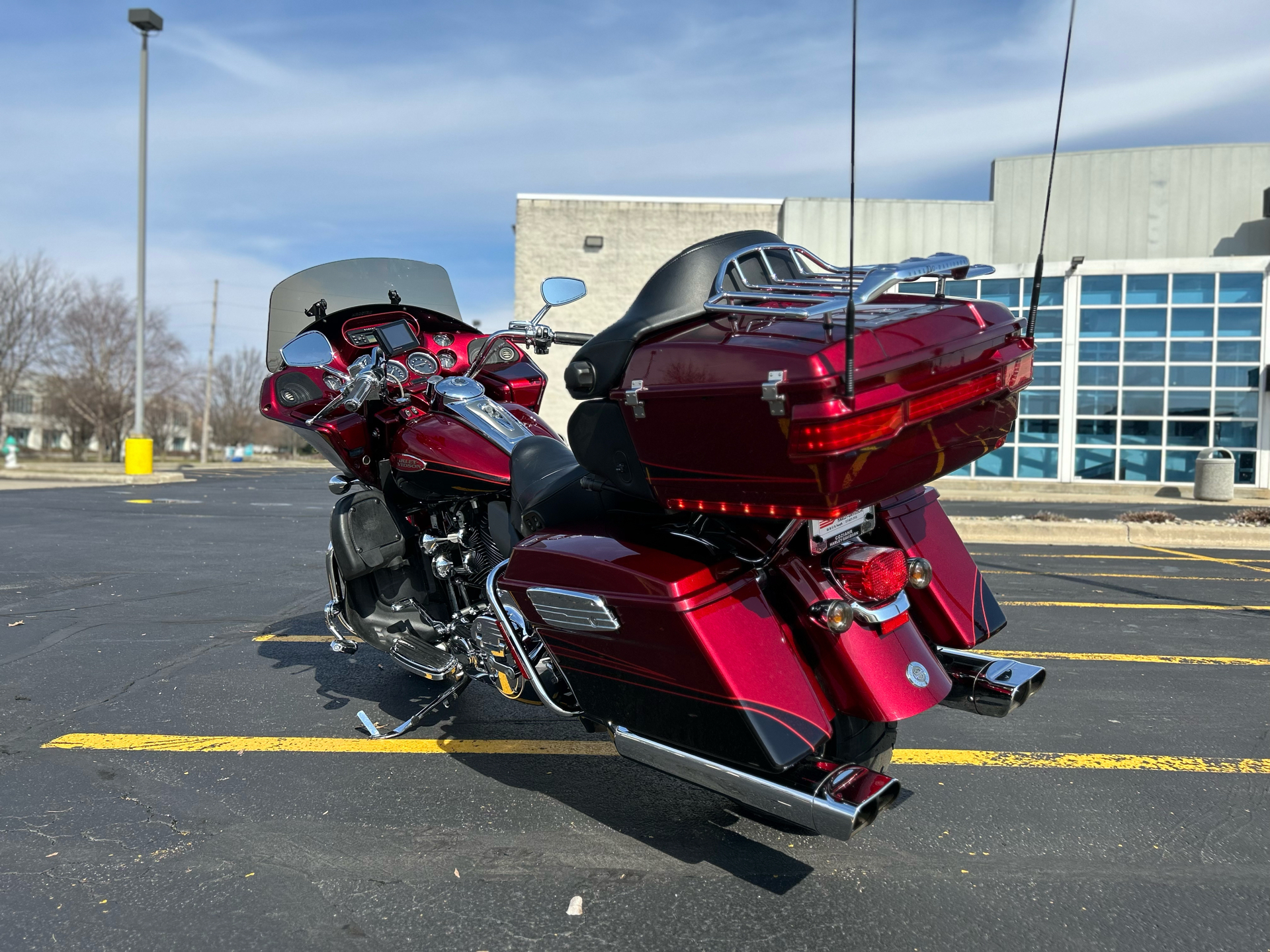 2011 Harley-Davidson CVO™ Road Glide® Ultra in Forsyth, Illinois - Photo 6