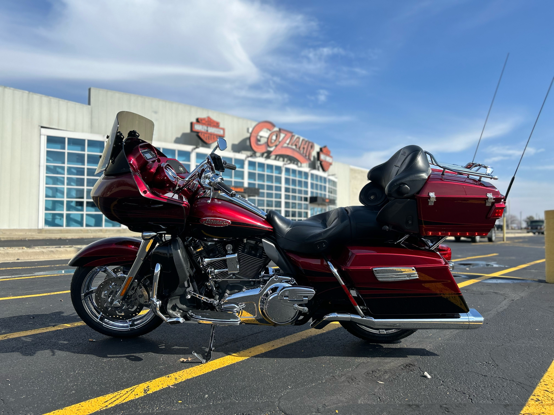 2011 Harley-Davidson CVO™ Road Glide® Ultra in Forsyth, Illinois - Photo 4