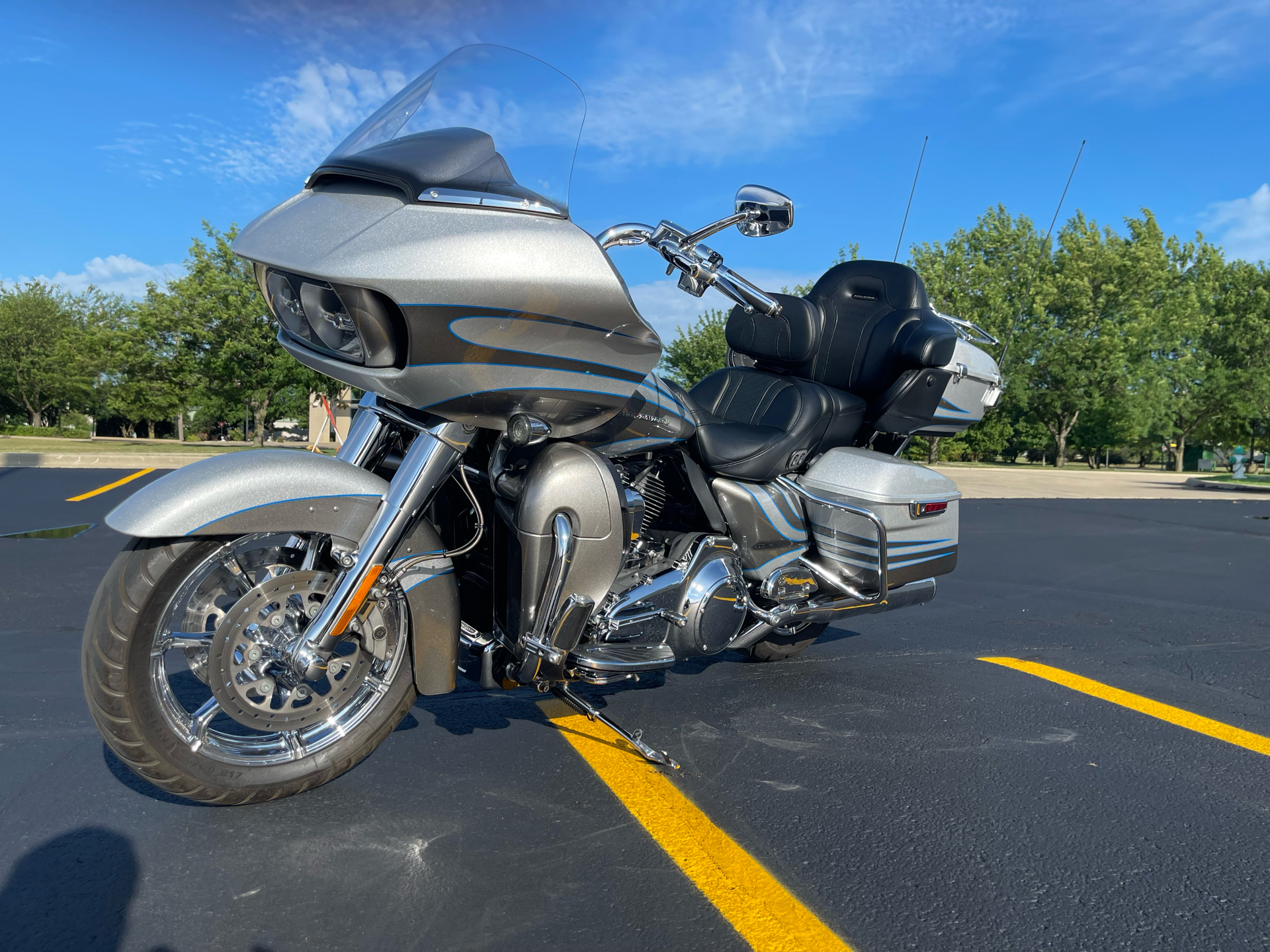 2016 Harley-Davidson CVO™ Road Glide™ Ultra in Forsyth, Illinois - Photo 5