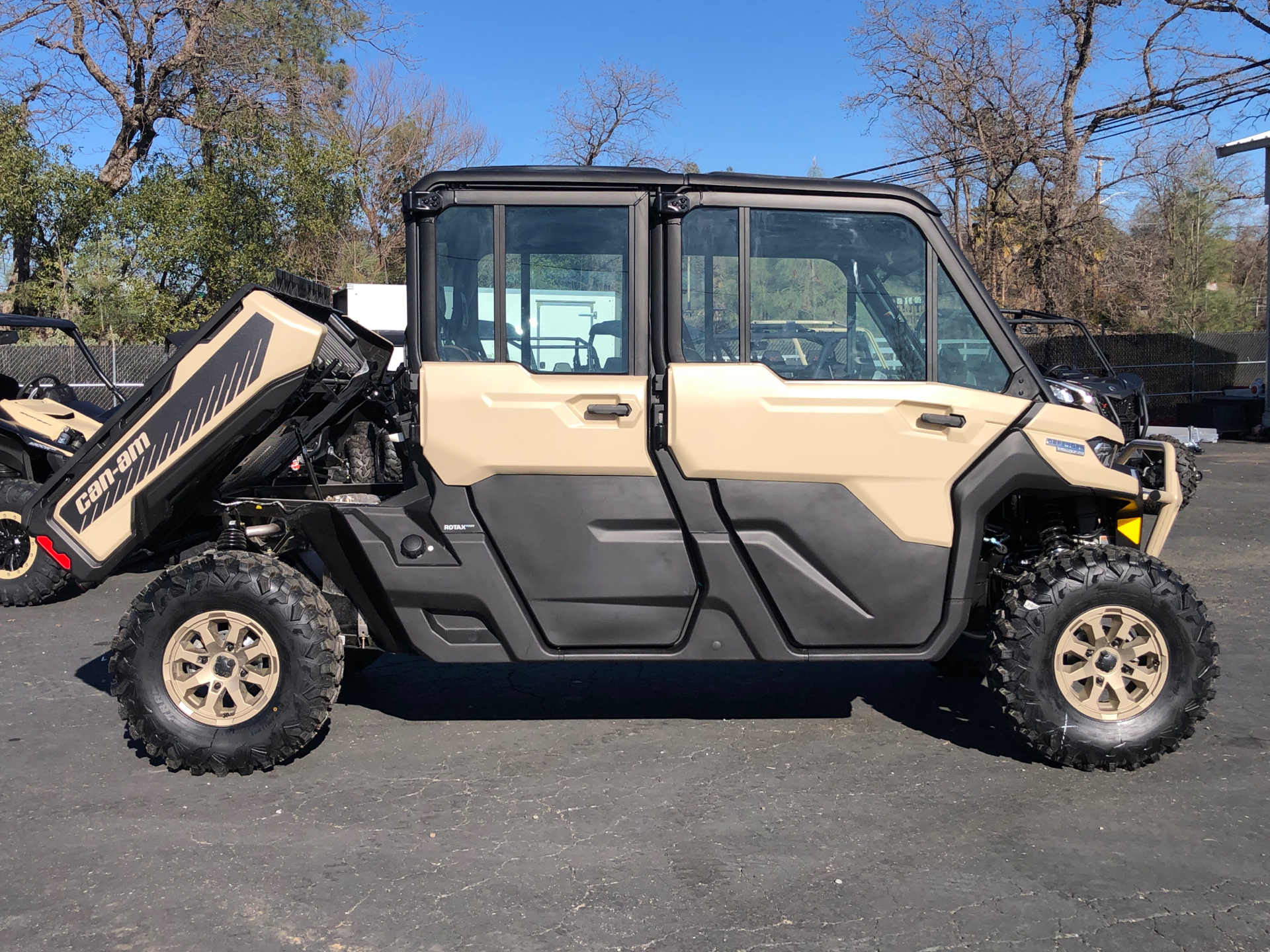 2023 Can-Am Defender Max Limited CAB HD10 in Redding, California - Photo 4