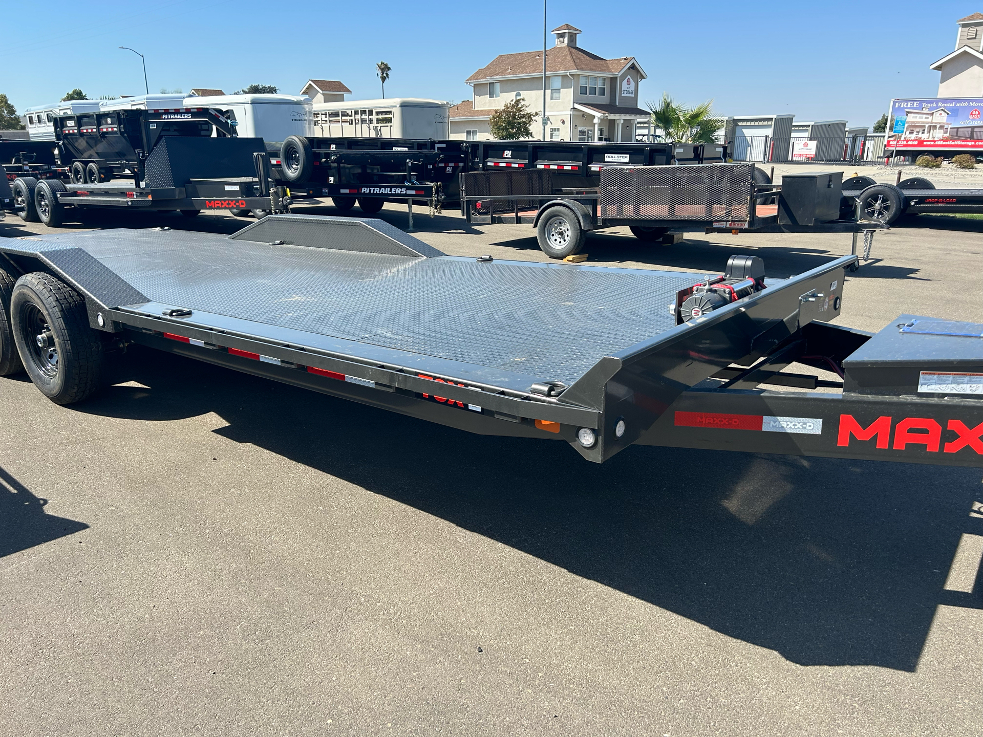2024 MAXX-D TRAILERS 24x102 14K CHANNEL POWER TILT in Paso Robles, California - Photo 4