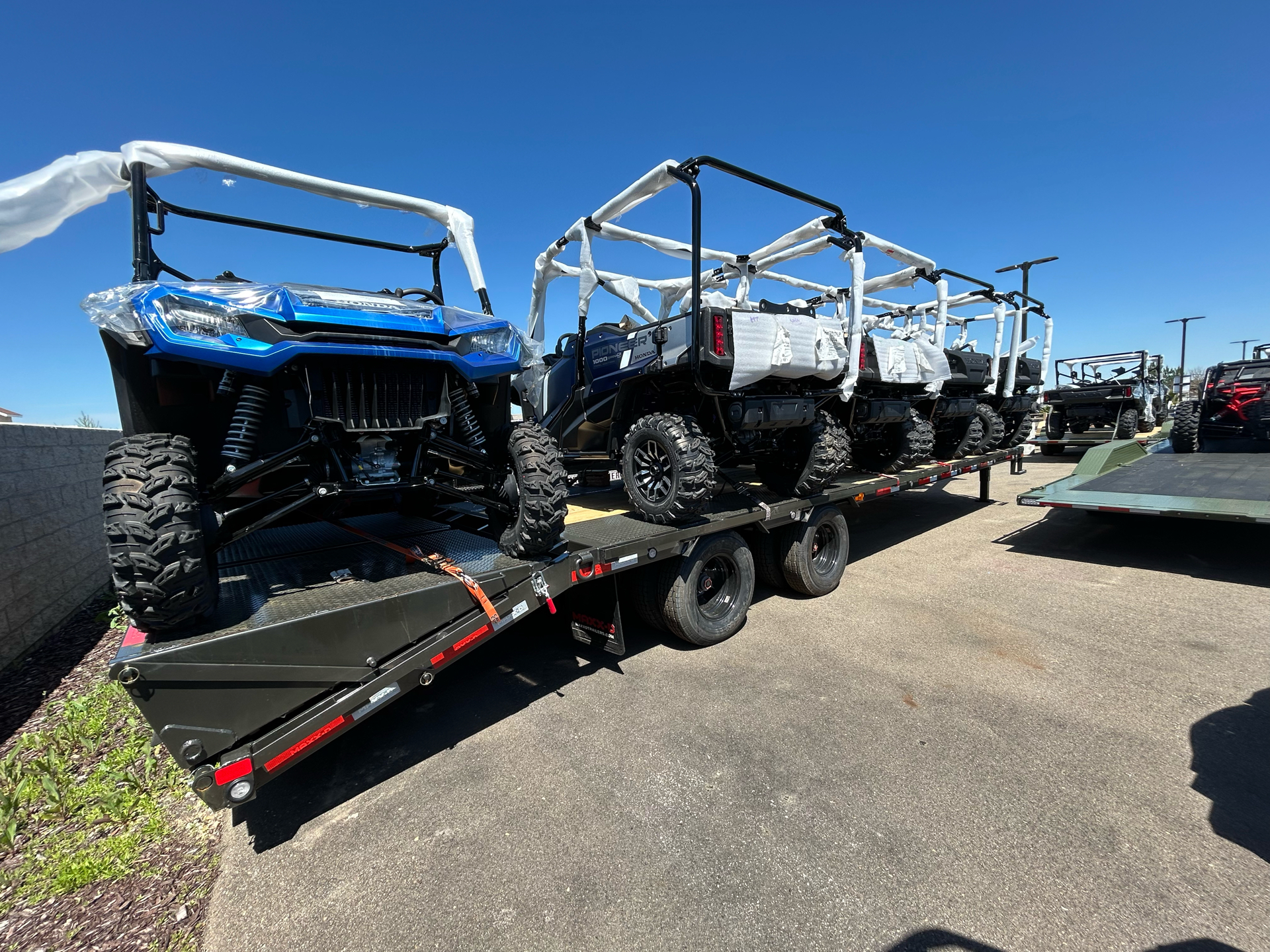 2024 MAXX-D TRAILERS 8.5X30 LOW-PRO TANDEM DUAL FLATBED GN 26K LDX in Paso Robles, California - Photo 4